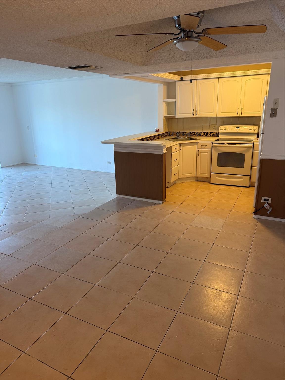 3740 Inverrary Drive 3D, Lauderhill, FL 33319, Lauderhill - Photo 2