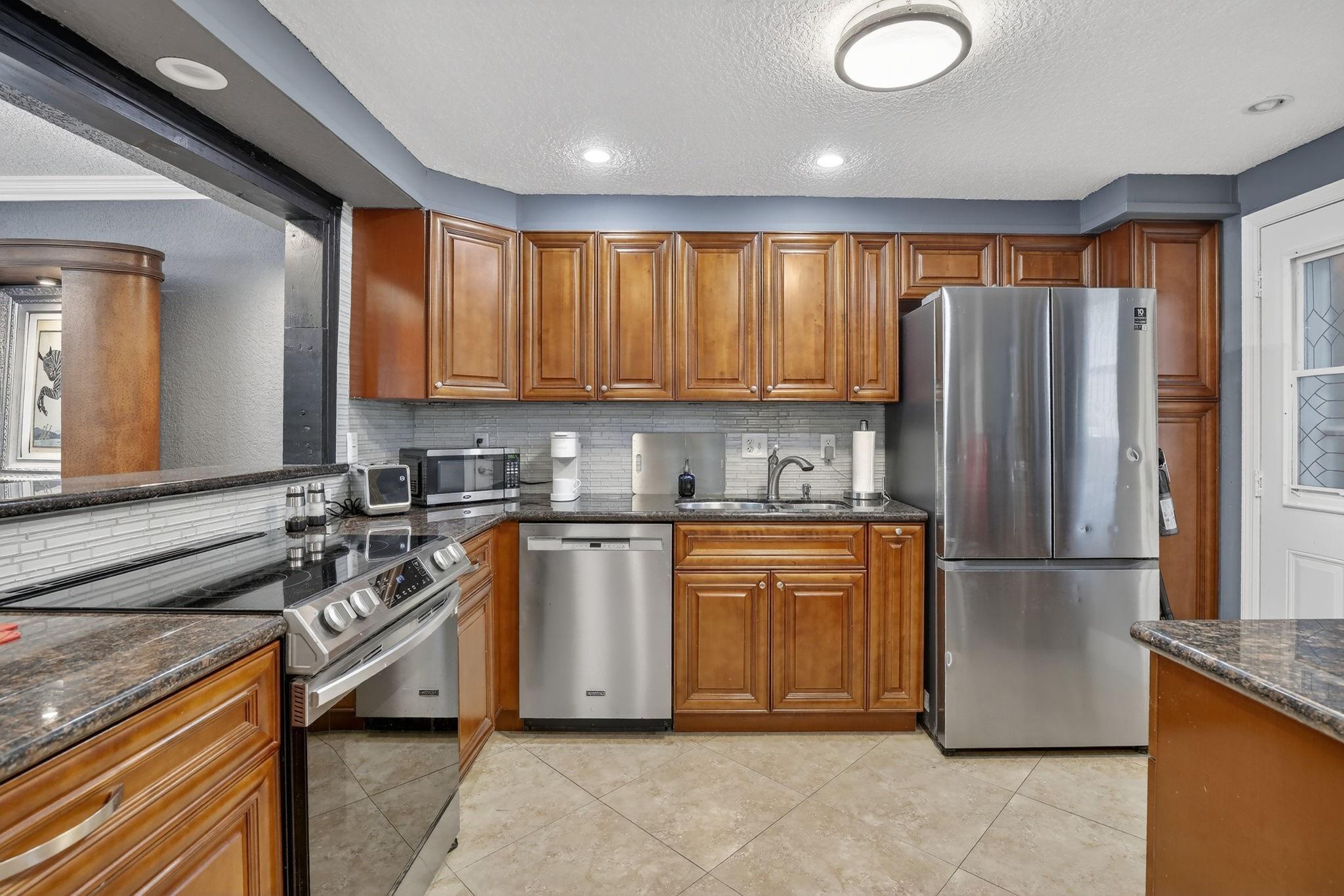 3050 NE 16th Avenue 207, Oakland Park, FL 33334, Oakland Park - Photo 2