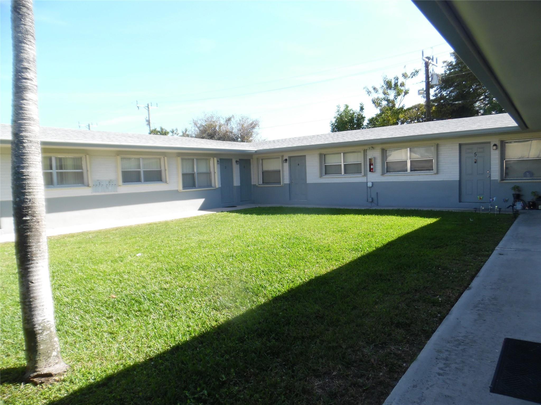 , Hollywood - Photo 2