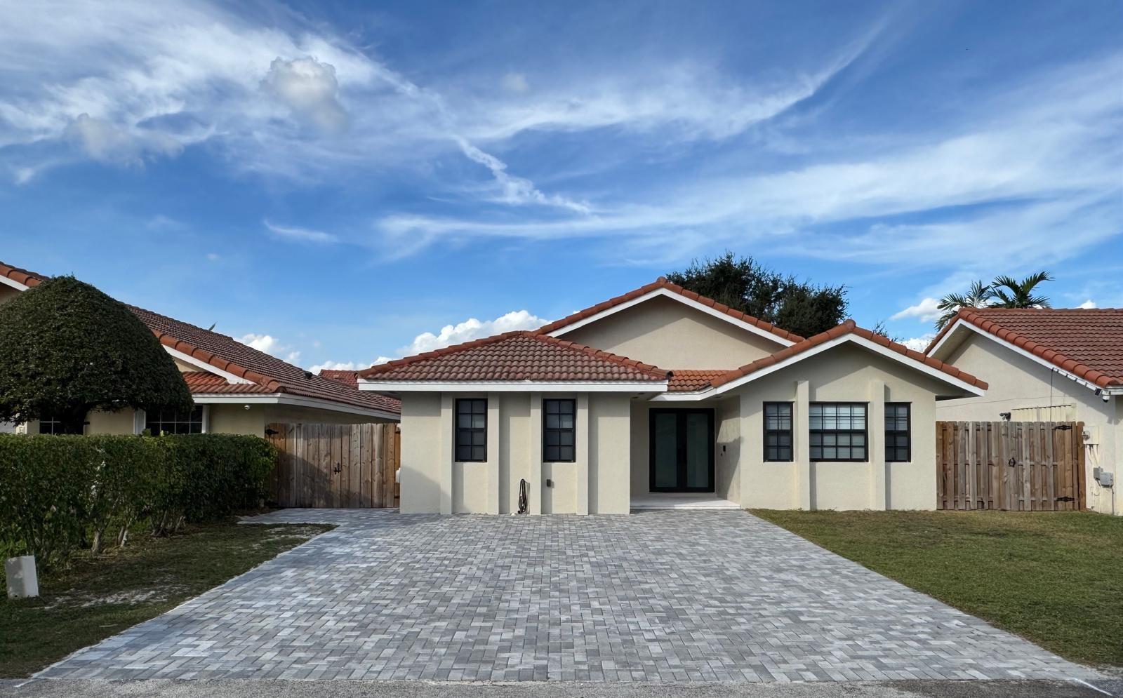 8455 NW 190th Terrace, Hialeah, FL 33015, Hialeah
