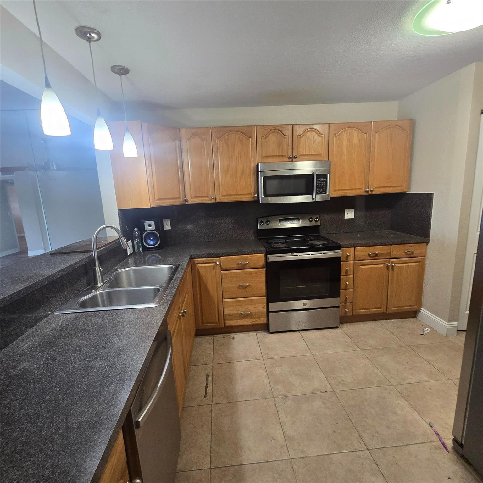 2850 Forest Hills Boulevard 315, Coral Springs, FL 33065, Coral Springs - Photo 5