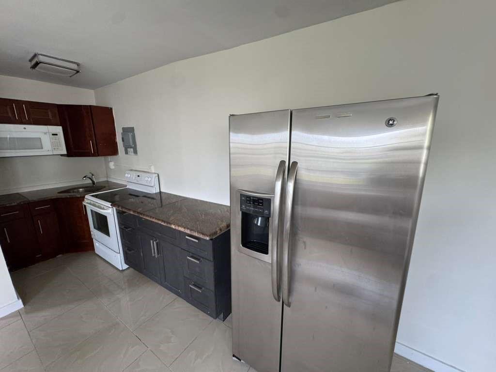 1042 Foster Road, Hallandale Beach, FL 33009, Hallandale Beach - Photo 2