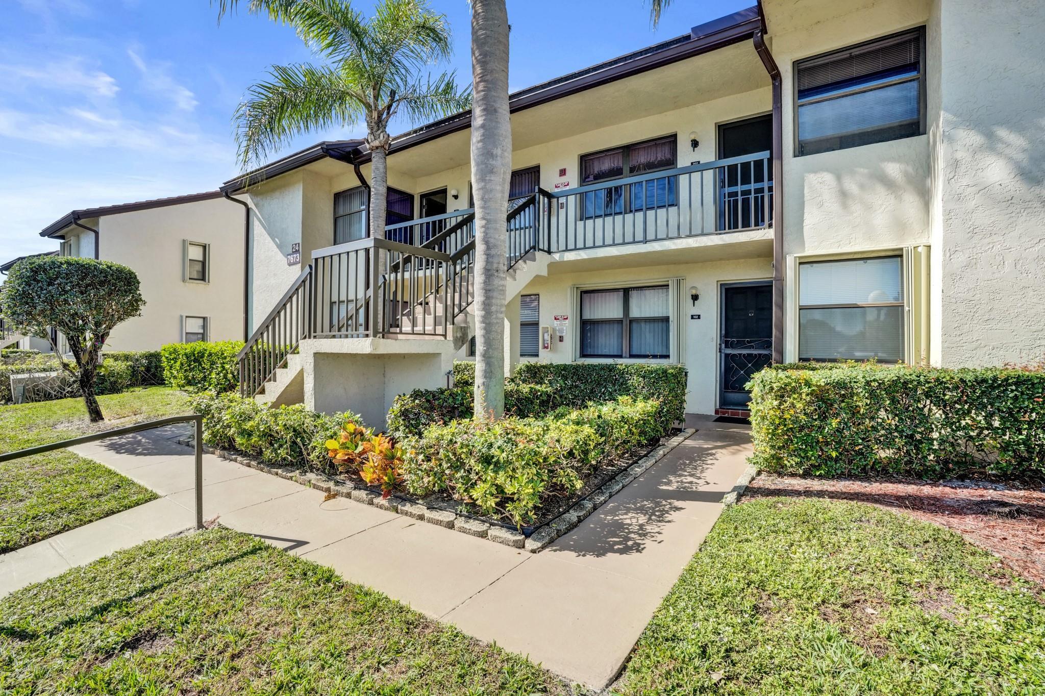 7673 Tahiti Lane 202, Lake Worth, FL 33467, Lake Worth - Photo 3