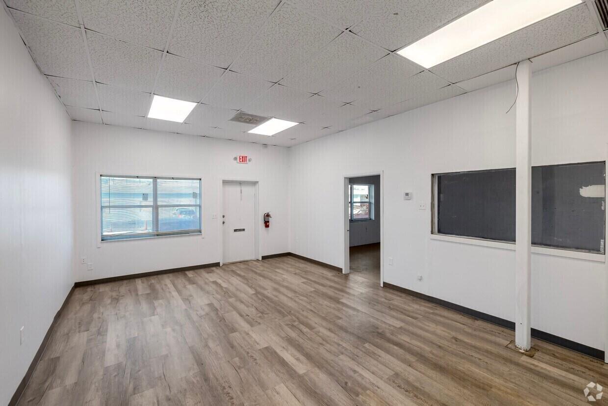 400 NE 27th Street, Pompano Beach, FL 33064, Pompano Beach - Photo 2