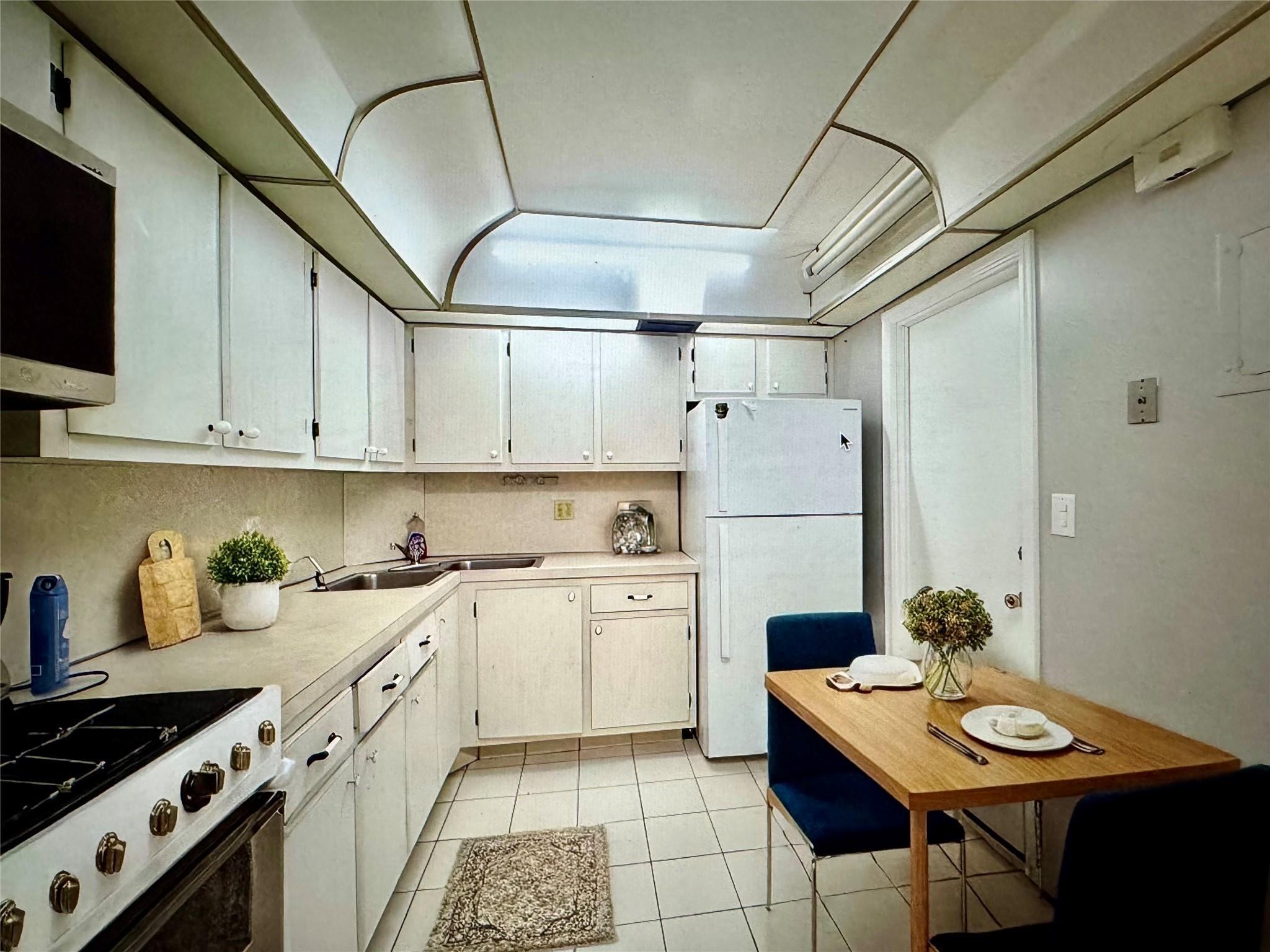 12 NE 19th Court 204A, Wilton Manors, FL 33305, Wilton Manors - Photo 4