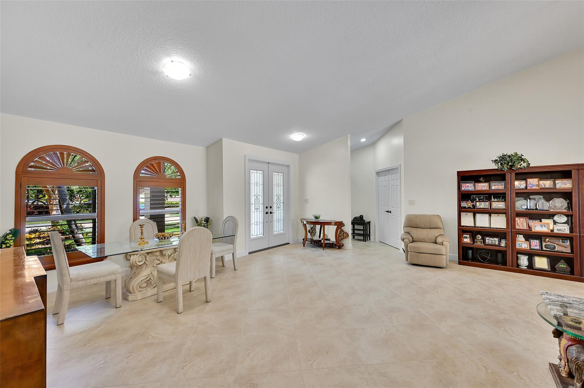 4910 NW 104th Avenue, Coral Springs, FL 33076, Coral Springs - Photo 4