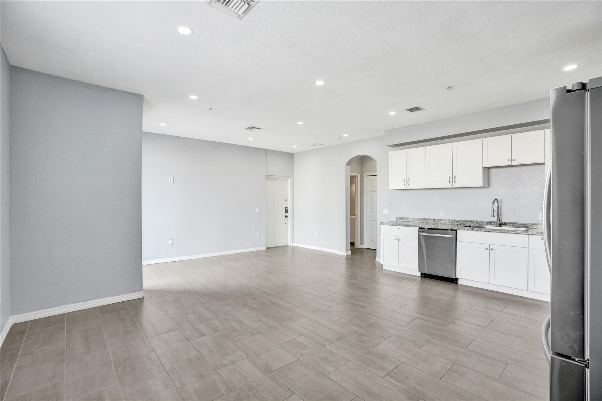 2137 Shoma Drive 156 Bldg 17, Royal Palm Beach, FL 33414, Royal Palm Beach - Photo 4