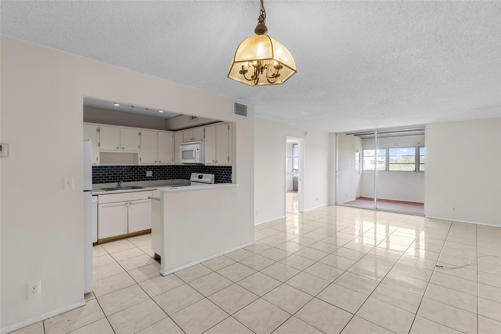 2017 NW 46th Avenue 409A, Lauderhill, FL 33313, Lauderhill - Photo 2