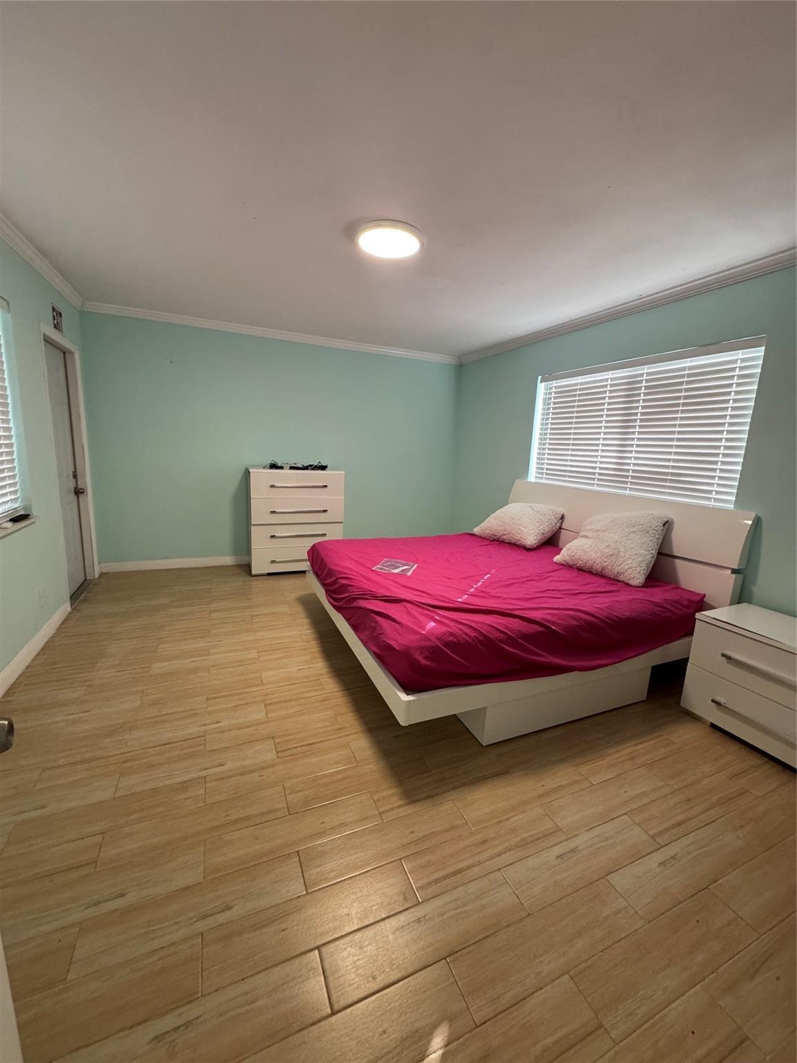 323 Monroe Street 2, Hollywood, FL 33019, Hollywood - Photo 4