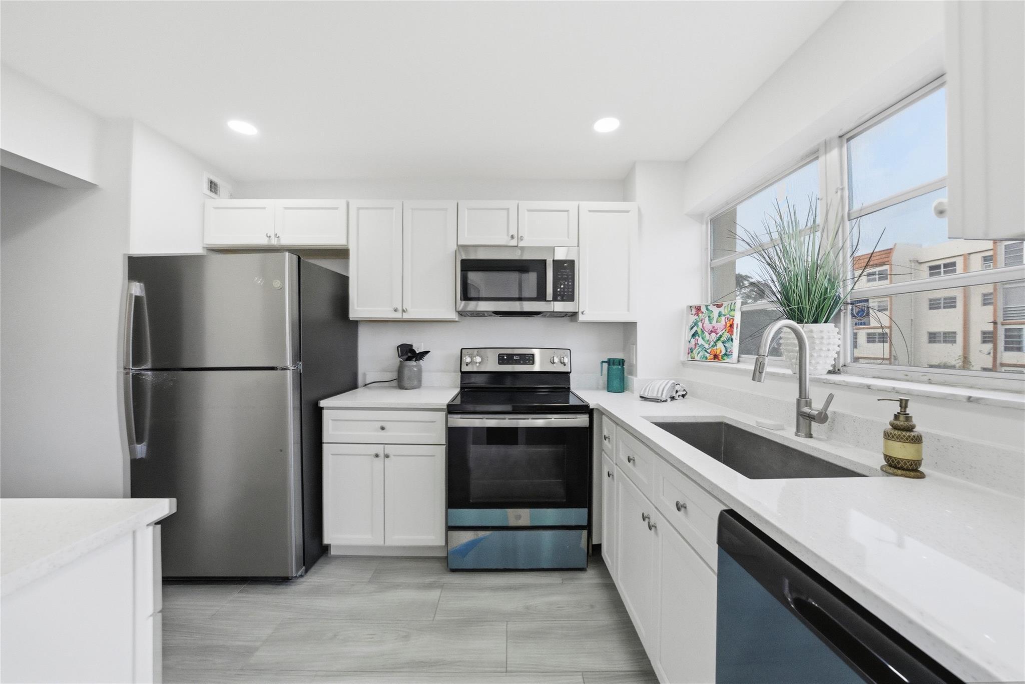 2201 NW 41st Avenue 209, Lauderhill, FL 33313, Lauderhill - Photo 3