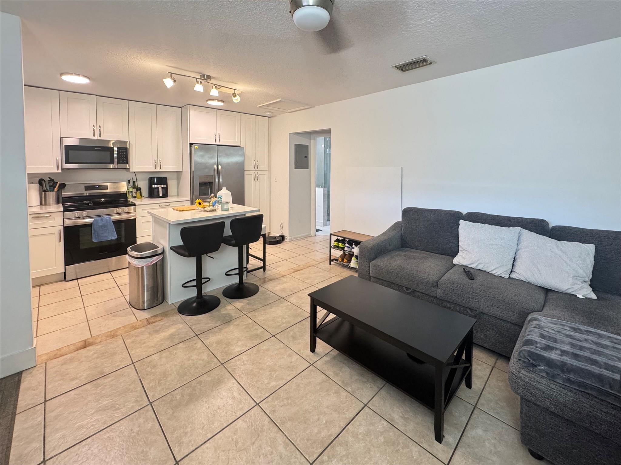151 SW 15th Street, Pompano Beach, FL 33060, Pompano Beach - Photo 2