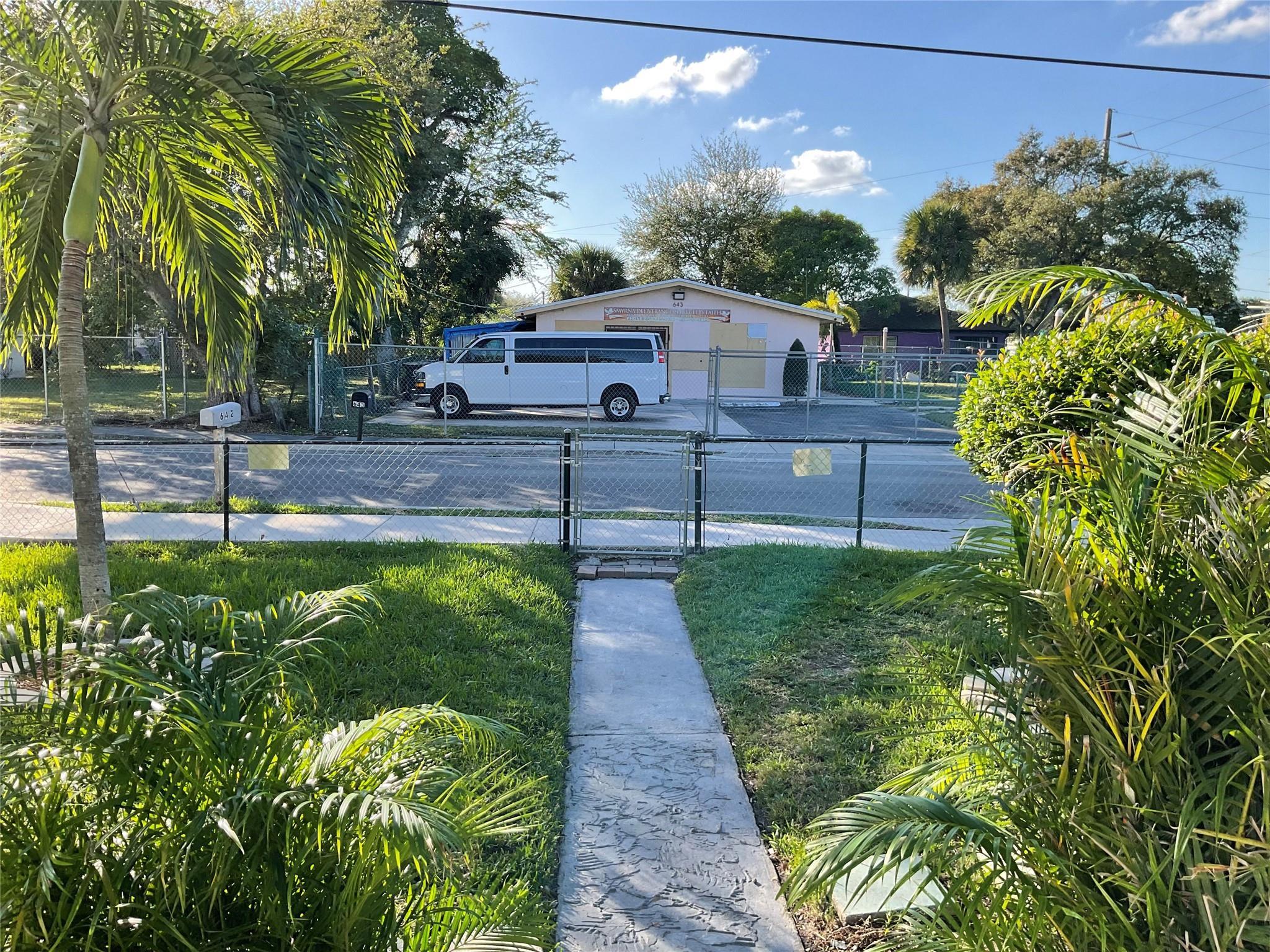 642 NW 14th Way, Fort Lauderdale, FL 33311, Fort Lauderdale - Photo 3