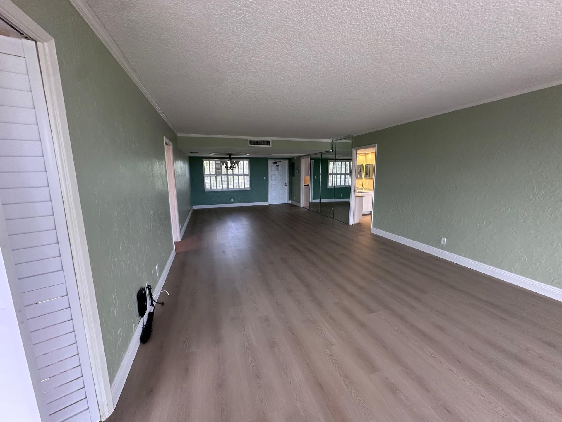 3850 Oaks Clubhouse Drive 403, Pompano Beach, FL 33069, Pompano Beach - Photo 2