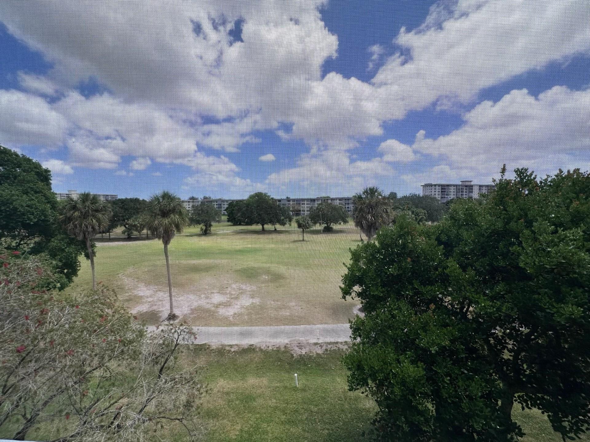 3850 Oaks Clubhouse Drive 403, Pompano Beach, FL 33069, Pompano Beach - Photo 3