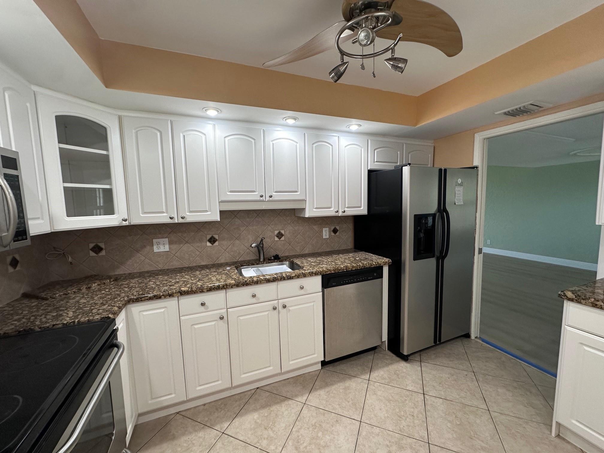 3850 Oaks Clubhouse Drive 403, Pompano Beach, FL 33069, Pompano Beach - Photo 5