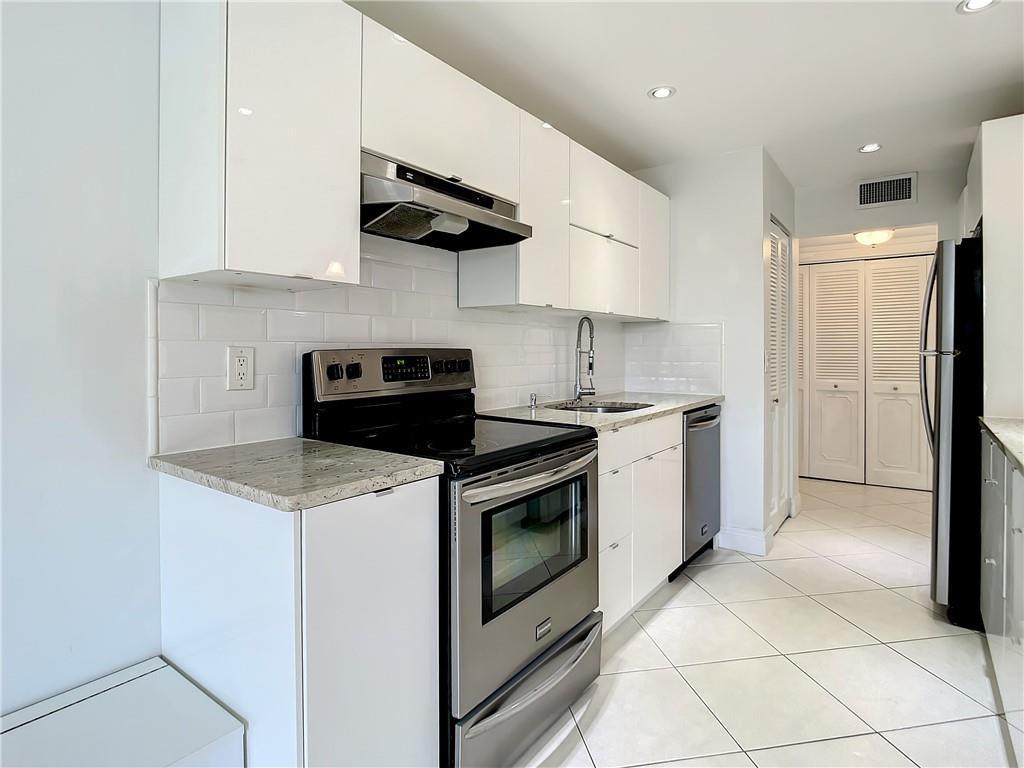 6342 Longboat Lane 404, Boca Raton, FL 33433, Boca Raton - Photo 3