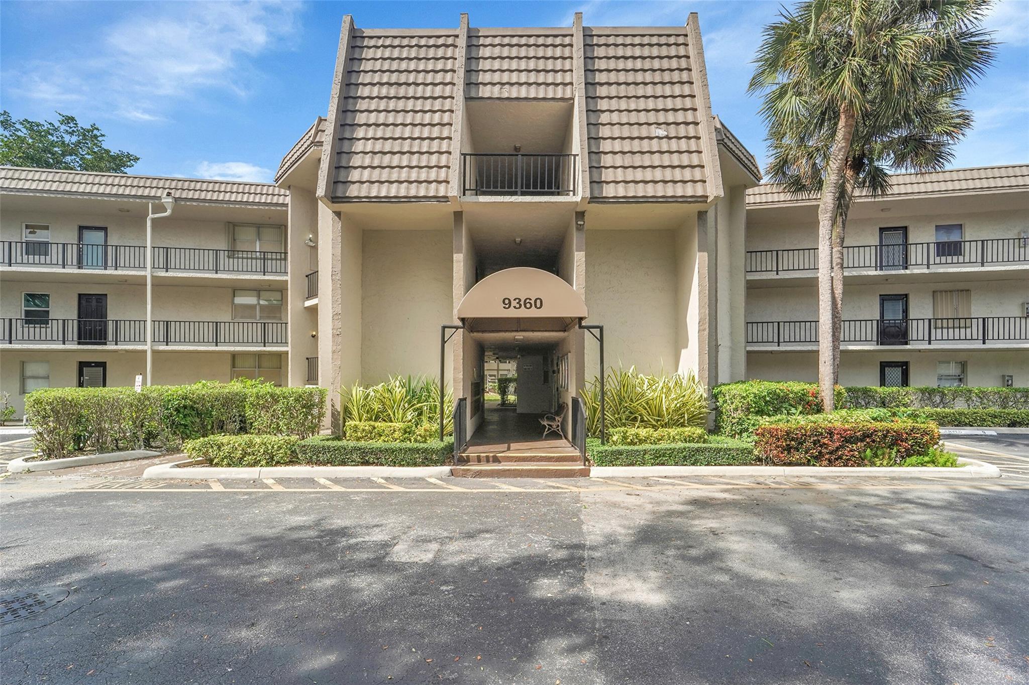 9360 Lime Bay Boulevard 207, Tamarac, FL 33321, Tamarac - Photo 2