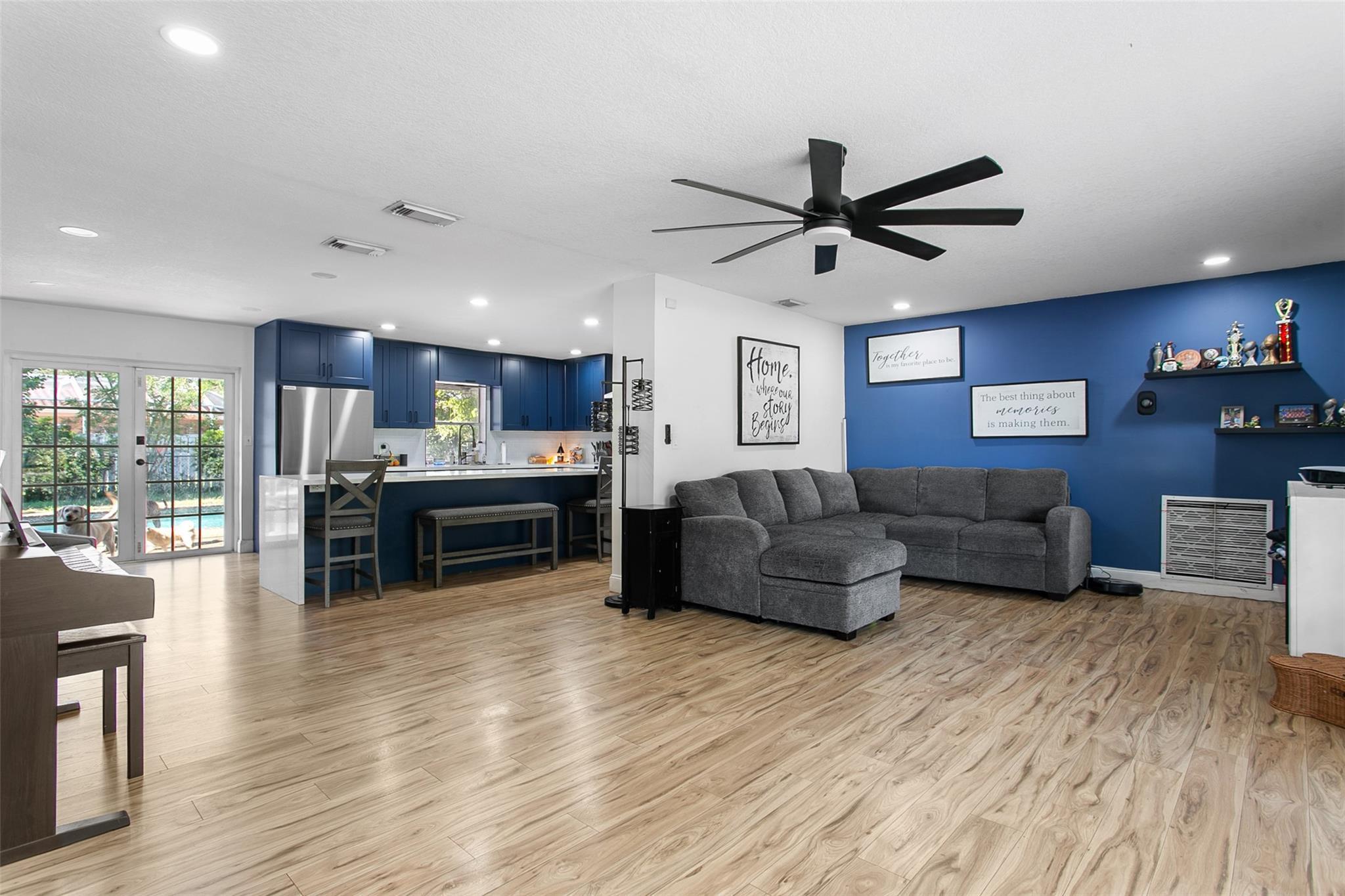 846 Ramblewood Drive, Coral Springs, FL 33071, Coral Springs - Photo 2