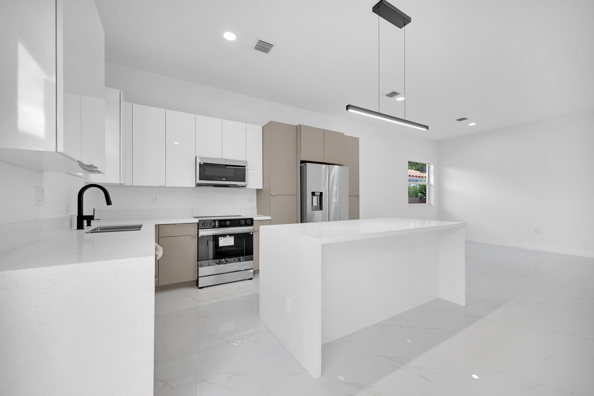 2531 NW 14th Court, Fort Lauderdale, FL 33311, Fort Lauderdale - Photo 3