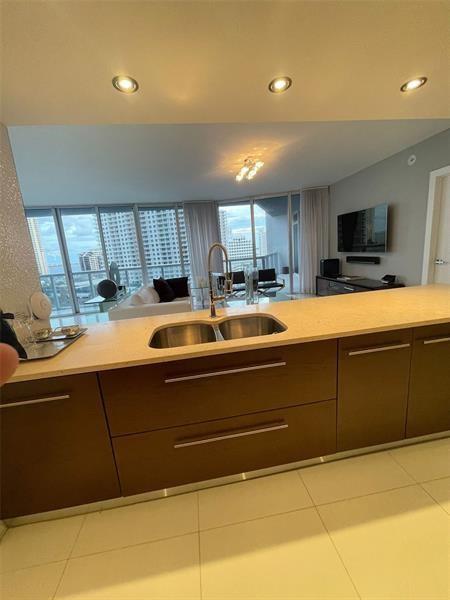 465 Brickell Avenue 1201, Miami, FL 33131, Miami - Photo 5