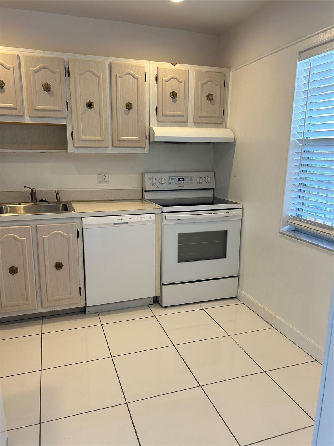31 Abbey Lane 207, Delray Beach, FL 33446, Delray Beach - Photo 2