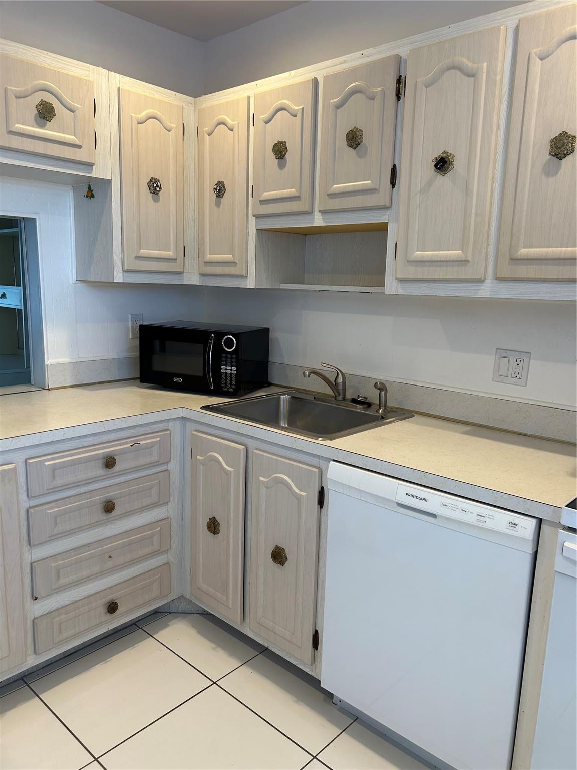 31 Abbey Lane 207, Delray Beach, FL 33446, Delray Beach - Photo 3
