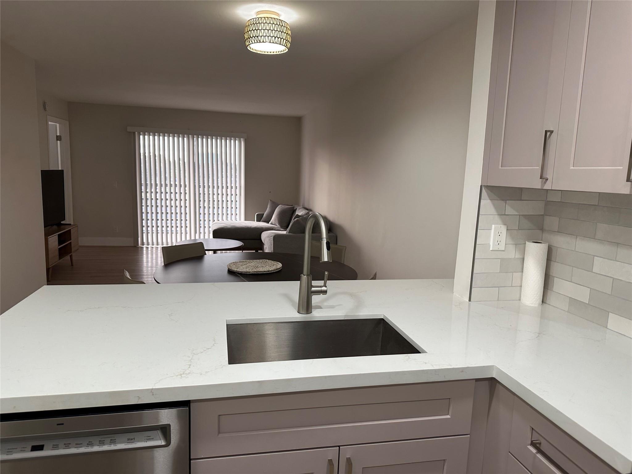 2635 NW 104th Avenue 403, Sunrise, FL 33322, Sunrise - Photo 2