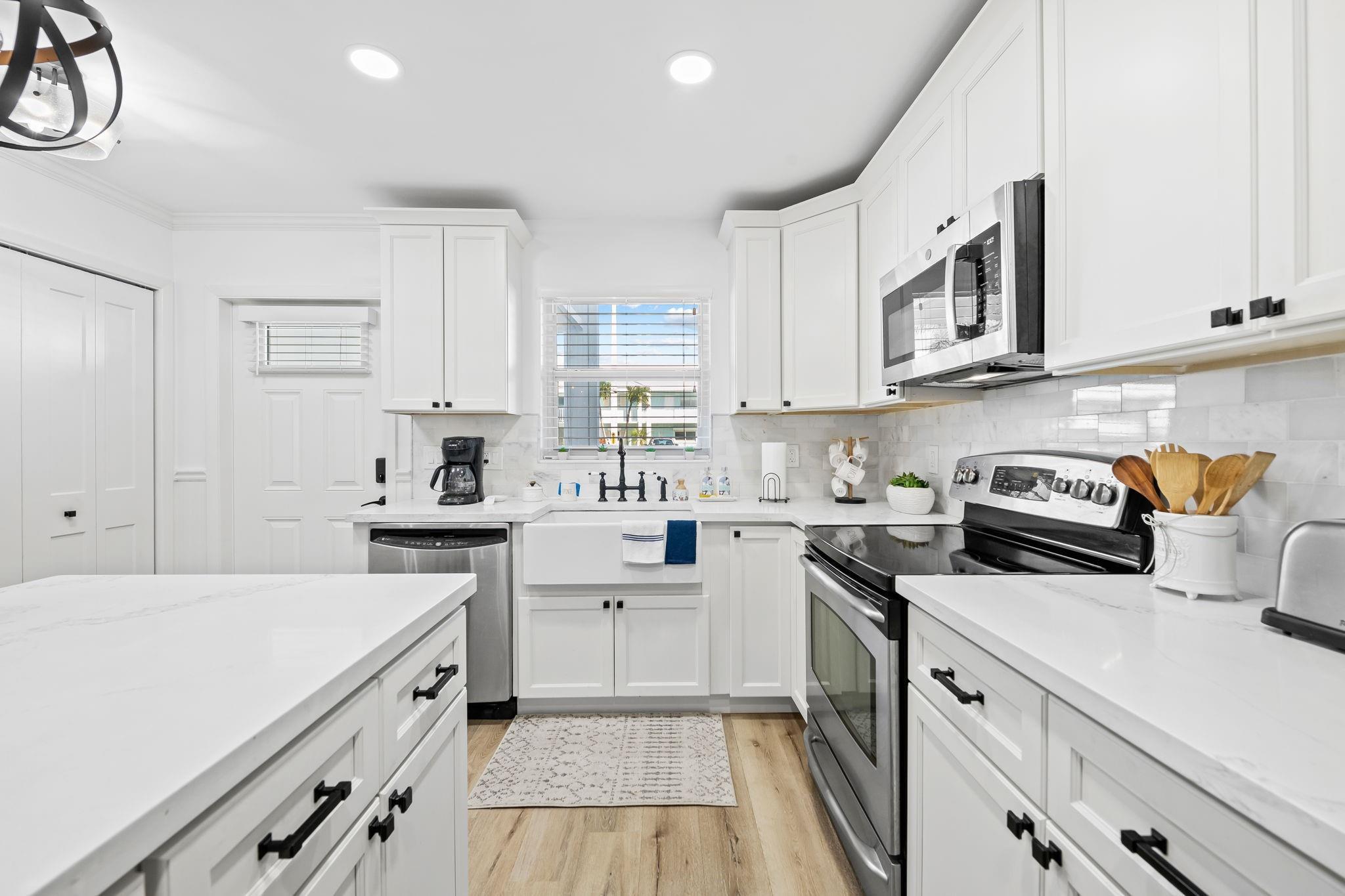 2400 NE 36th Street 3, Lighthouse Point, FL 33064, Lighthouse Point - Photo 3