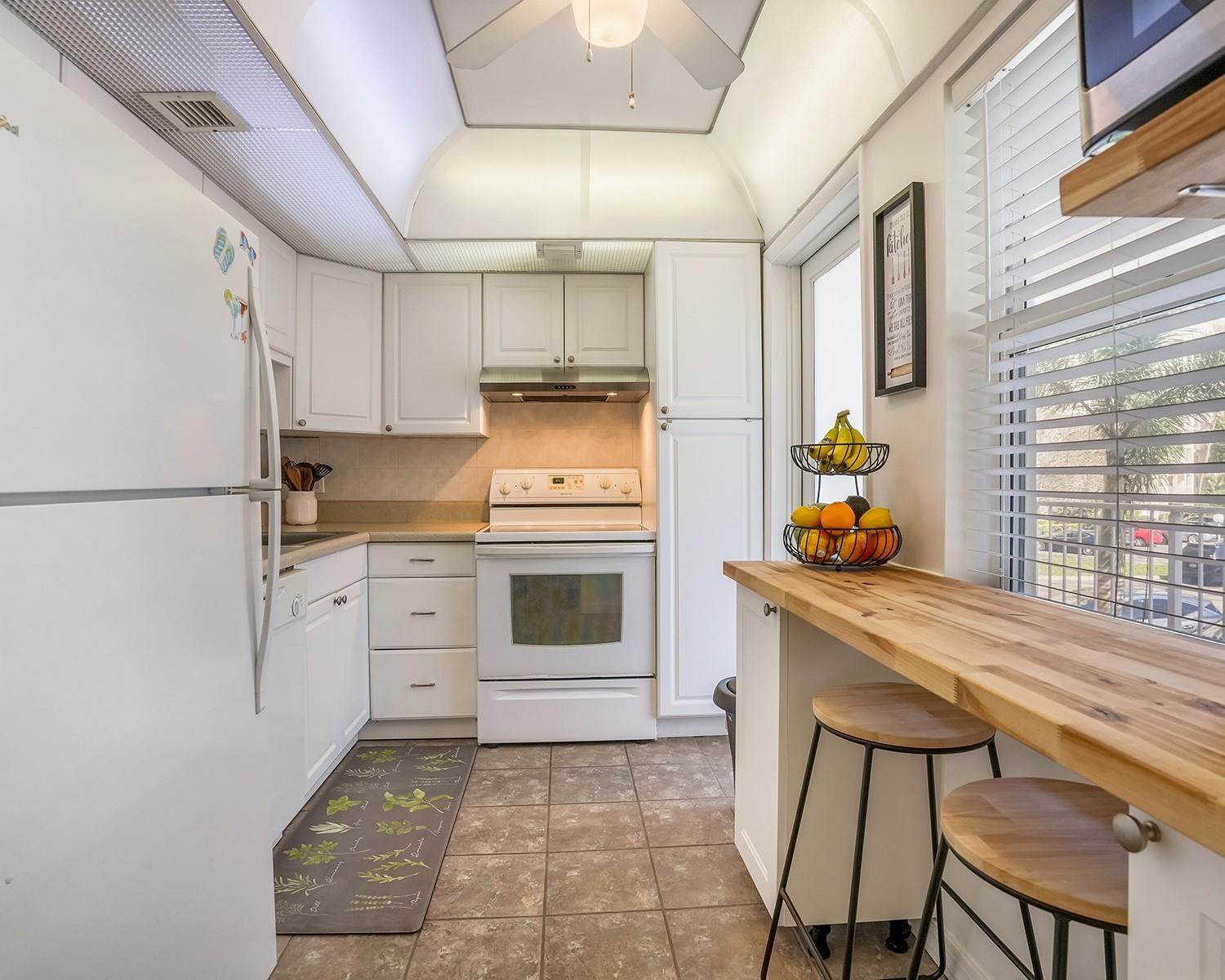 2671 S Course Drive 203, Pompano Beach, FL 33069, Pompano Beach - Photo 2