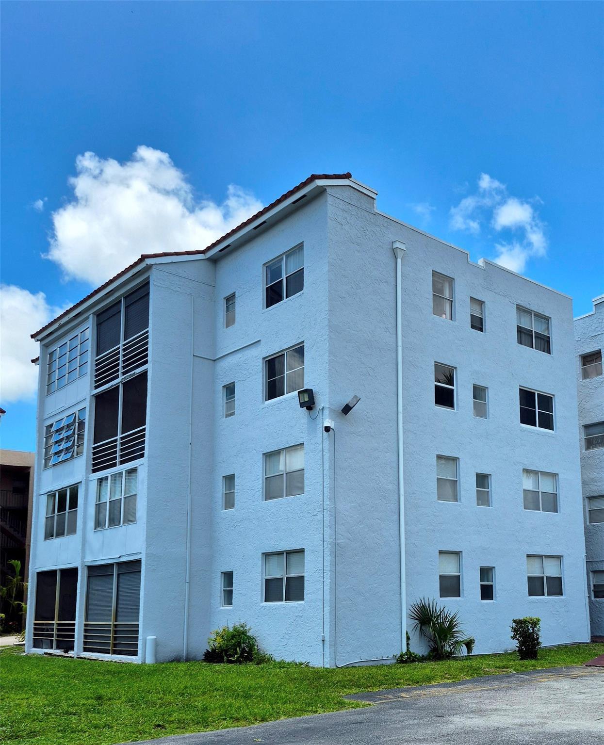 2840 Somerset Drive 208M, Lauderdale Lakes, FL 33311, Lauderdale Lakes - Photo 2