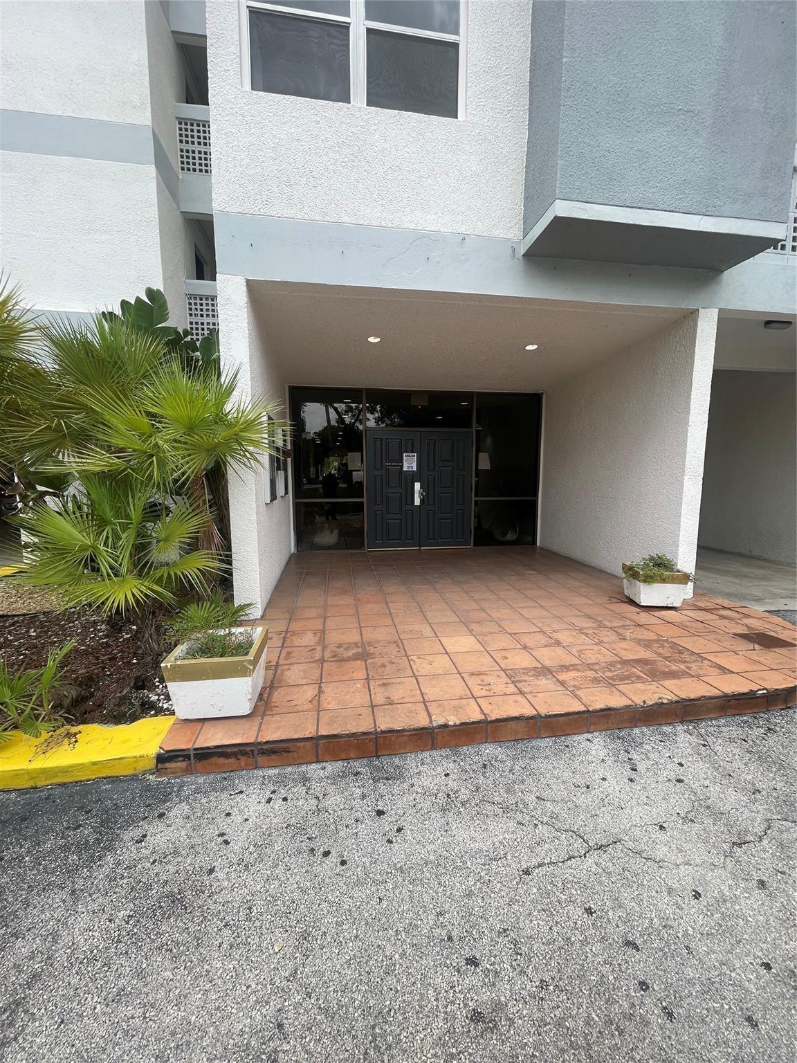 3301 Spanish Moss Terrace 610, Lauderhill, FL 33319, Lauderhill - Photo 2