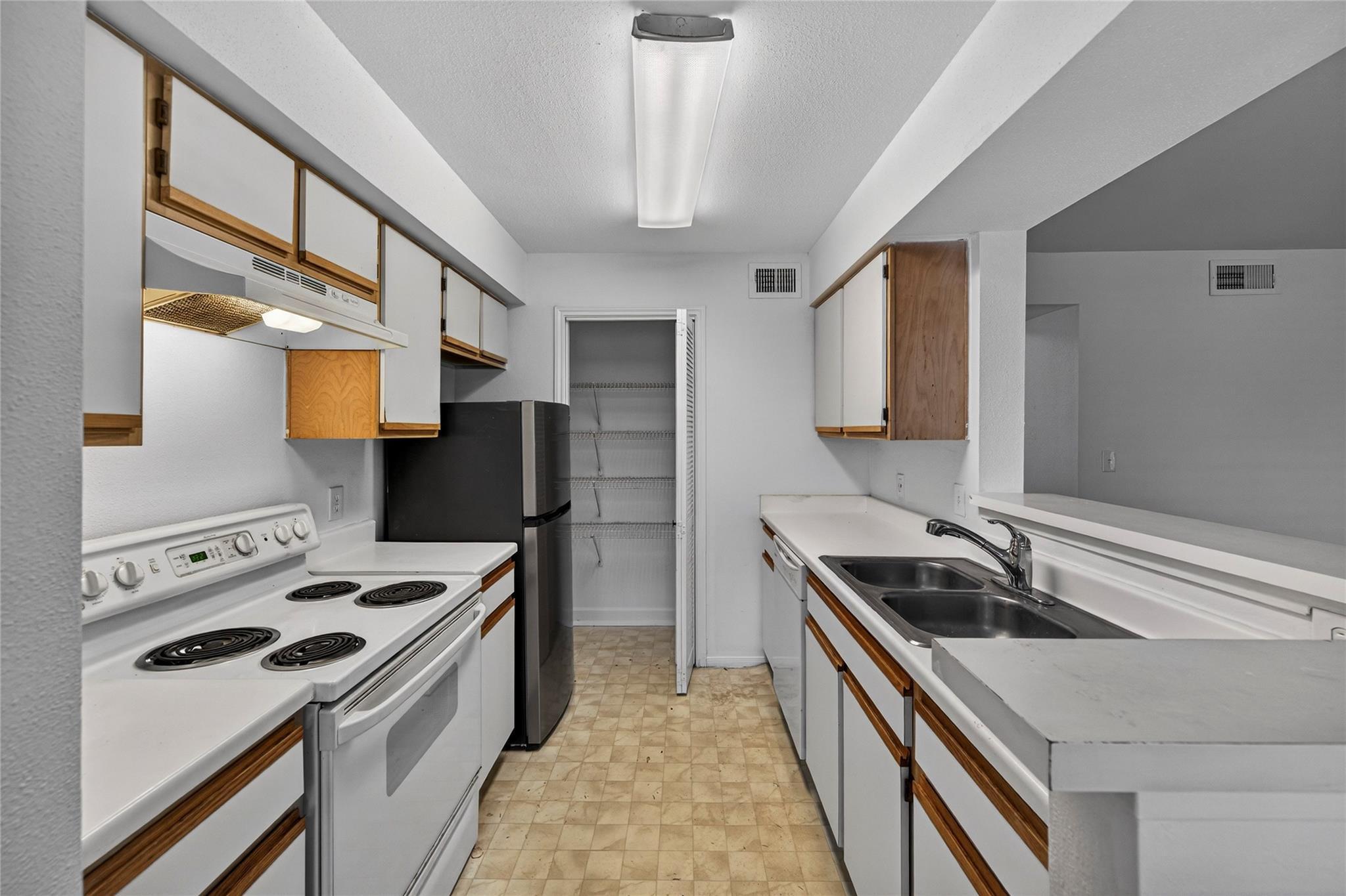 2361 NW 33rd Street 605, Oakland Park, FL 33309, Oakland Park - Photo 5