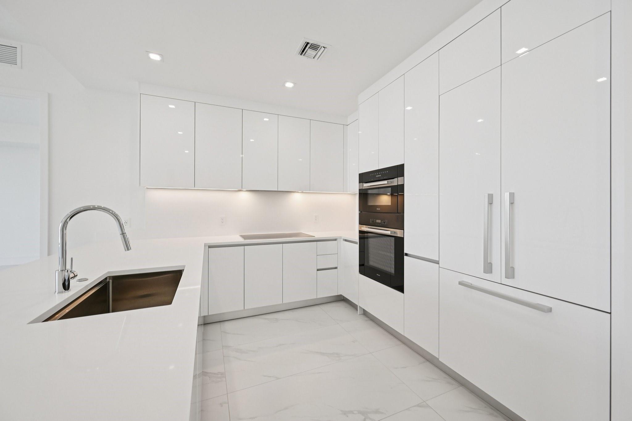 220 Lake Shore Drive 709, West Palm Beach, FL 33403, West Palm Beach - Photo 2