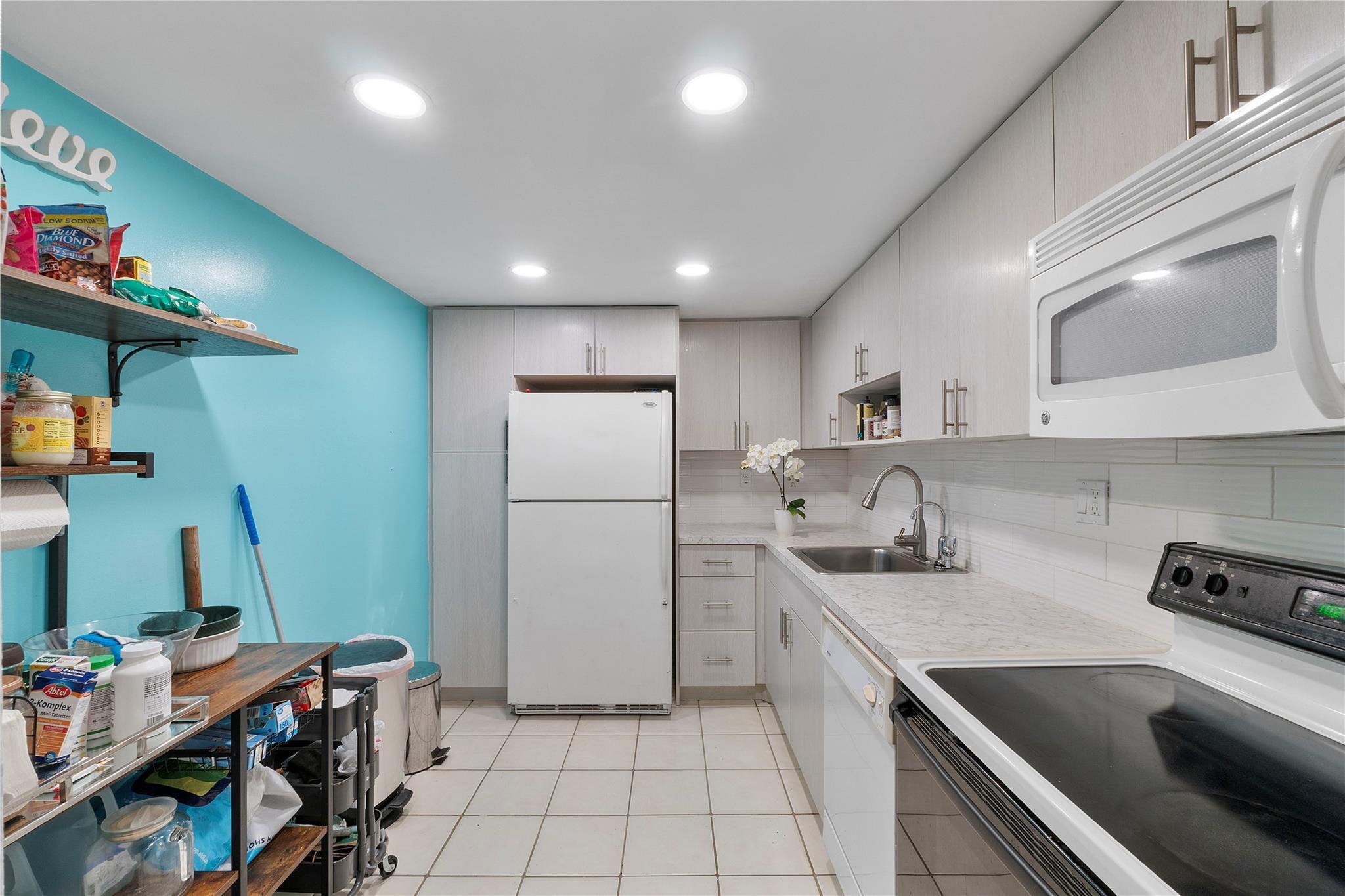 7750 W Mcnab Road 203, Tamarac, FL 33321, Tamarac - Photo 3