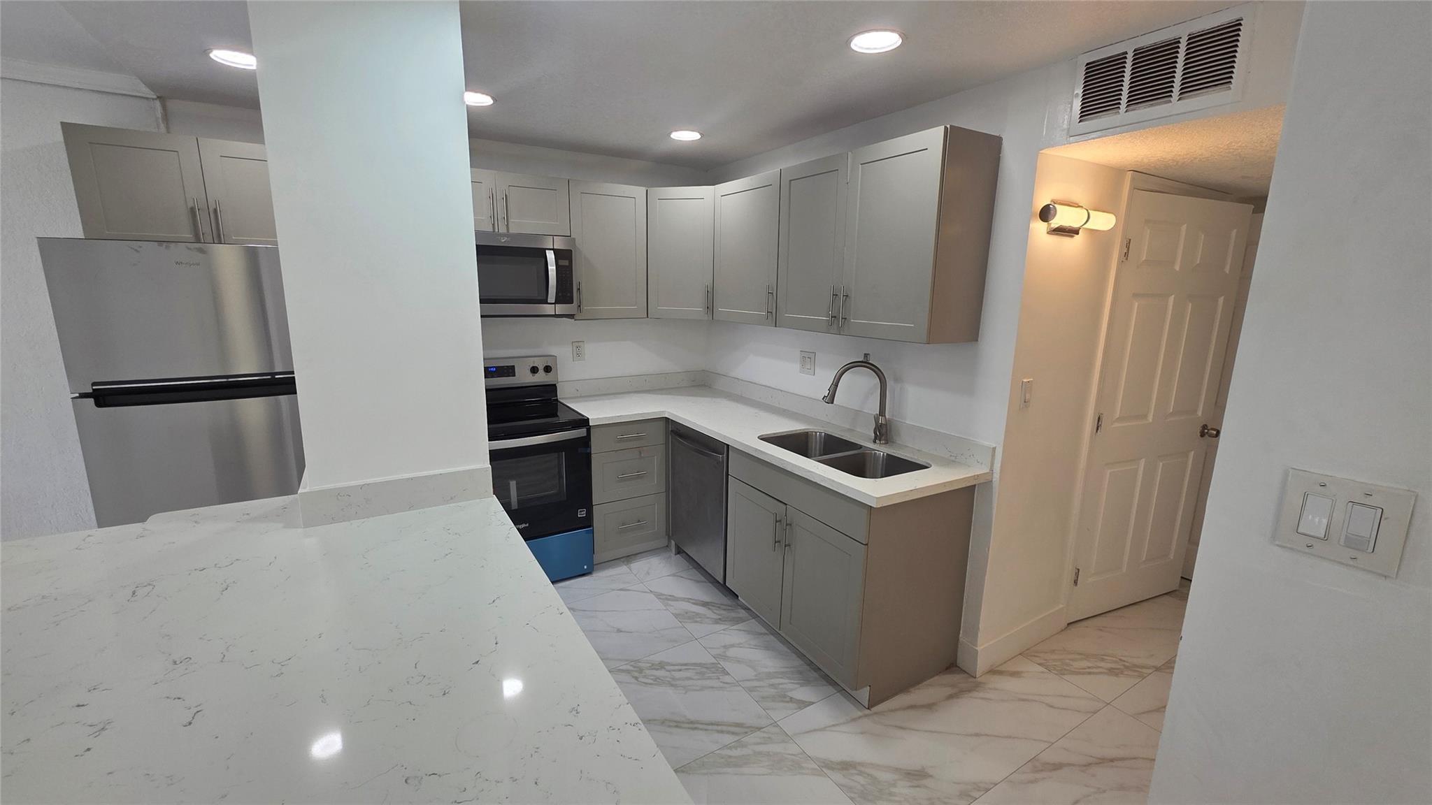 1758 NW 55th Avenue 101, Lauderhill, FL 33313, Lauderhill - Photo 4