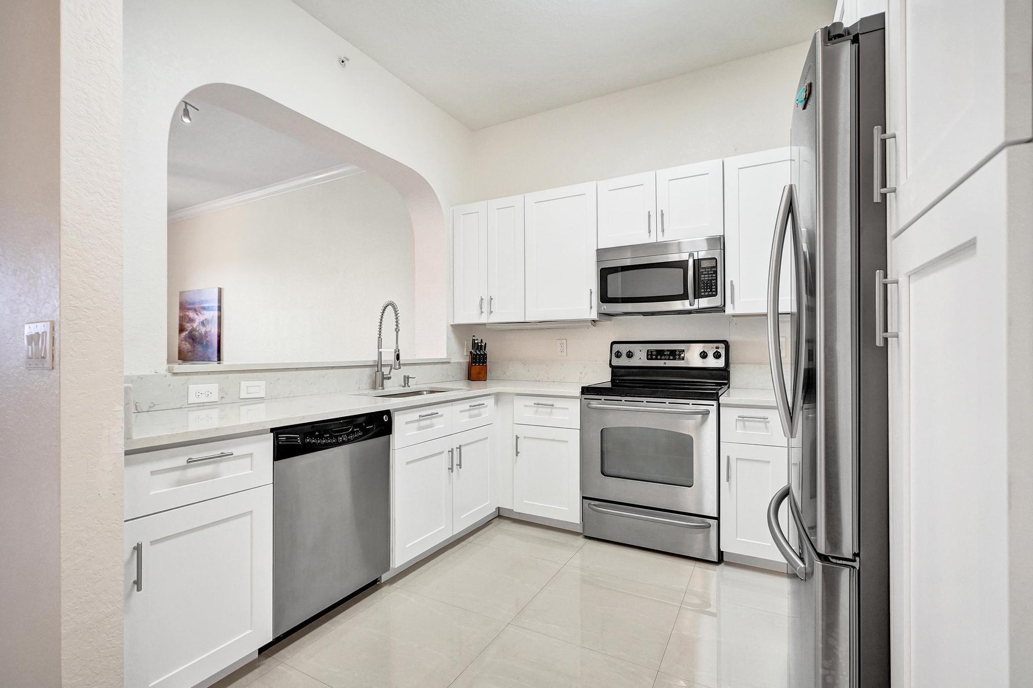 3600 Oaks Clubhouse Drive 408, Pompano Beach, FL 33069, Pompano Beach - Photo 3