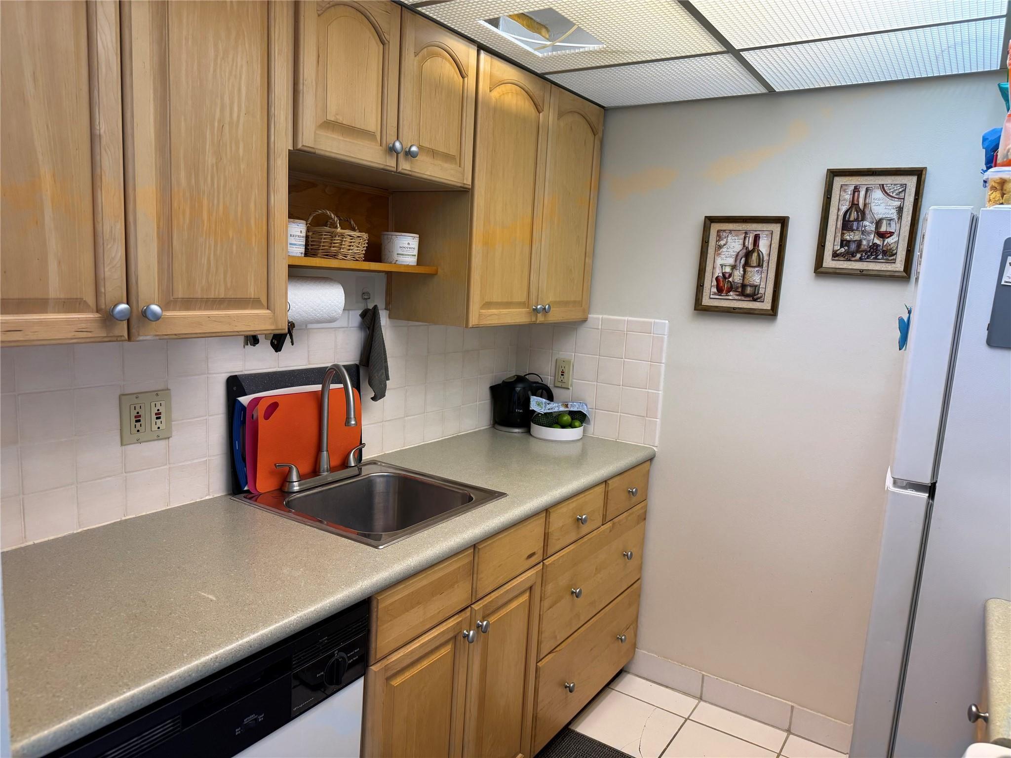 111 Briny Avenue 1909, Pompano Beach, FL 33062, Pompano Beach - Photo 4