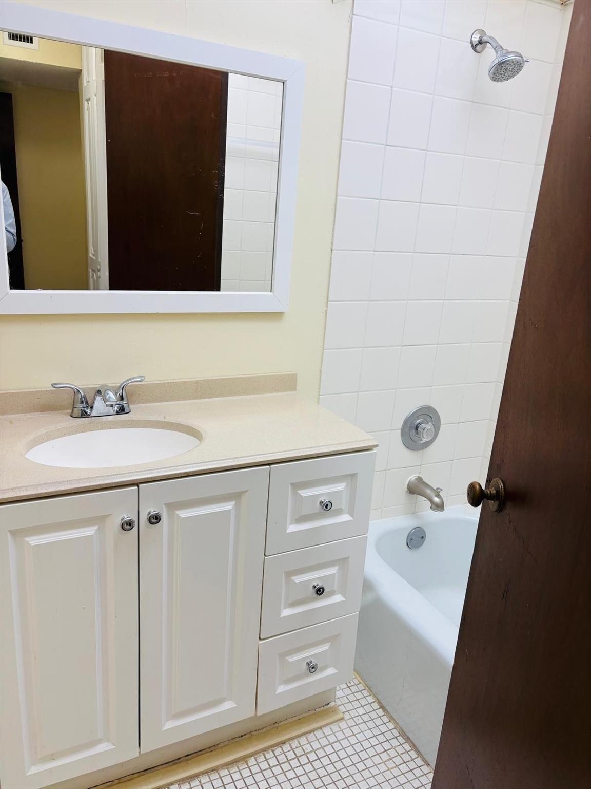3730 Inverrary Drive 1M, Lauderhill, FL 33319, Lauderhill - Photo 3