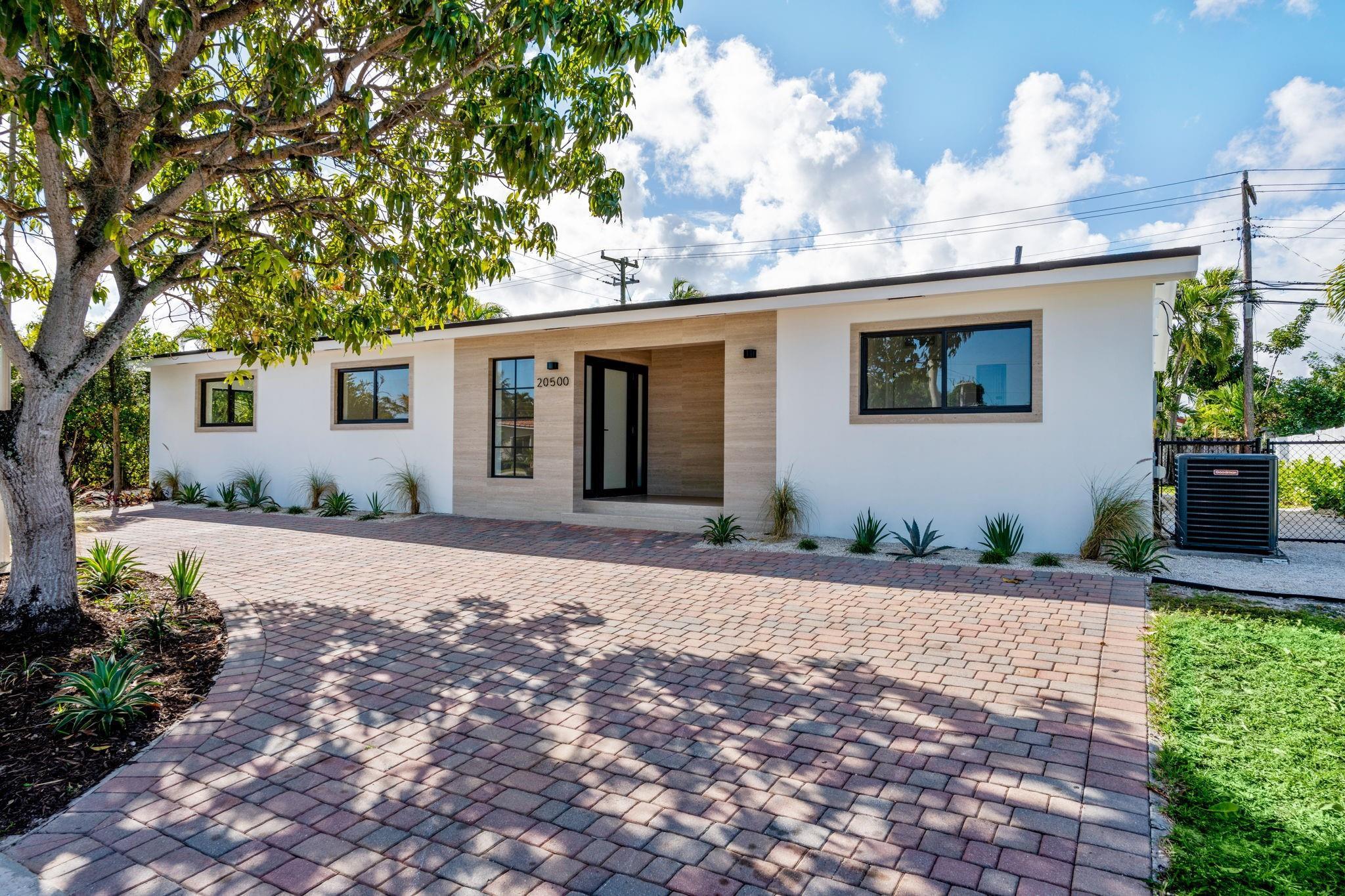 20500 Highland Lakes Boulevard, Miami, FL 33179, Miami - Photo 5