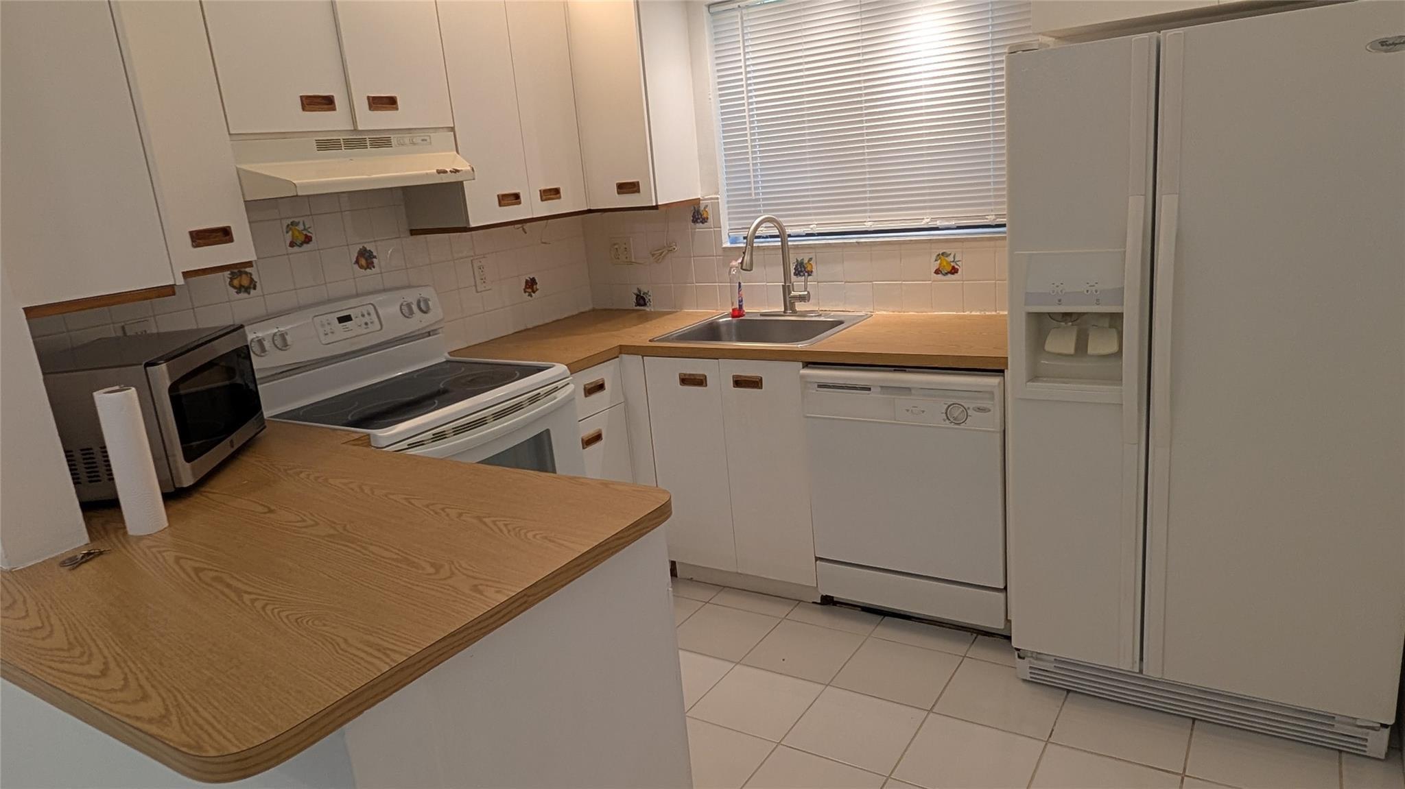 2372 NW 39th Avenue, Coconut Creek, FL 33066, Coconut Creek - Photo 3