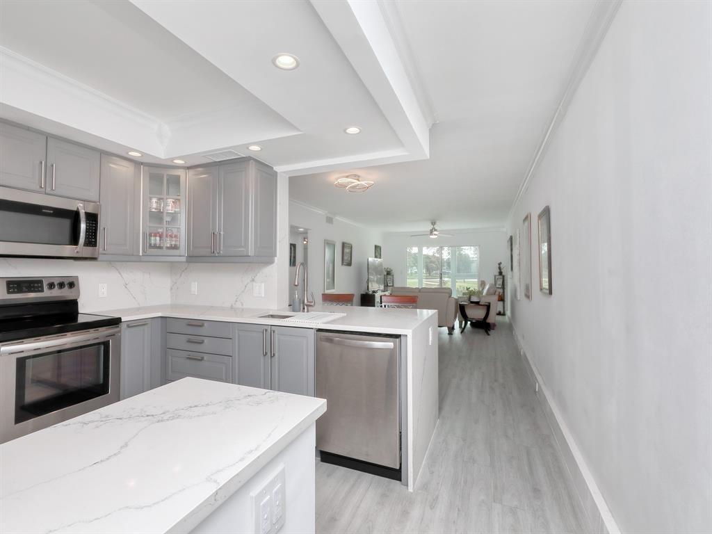 3004 Portofino Isle B2, Coconut Creek, FL 33066, Coconut Creek - Photo 3