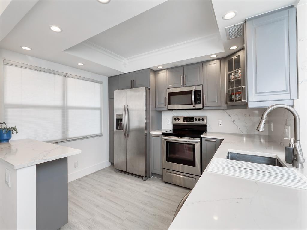 3004 Portofino Isle B2, Coconut Creek, FL 33066, Coconut Creek - Photo 4