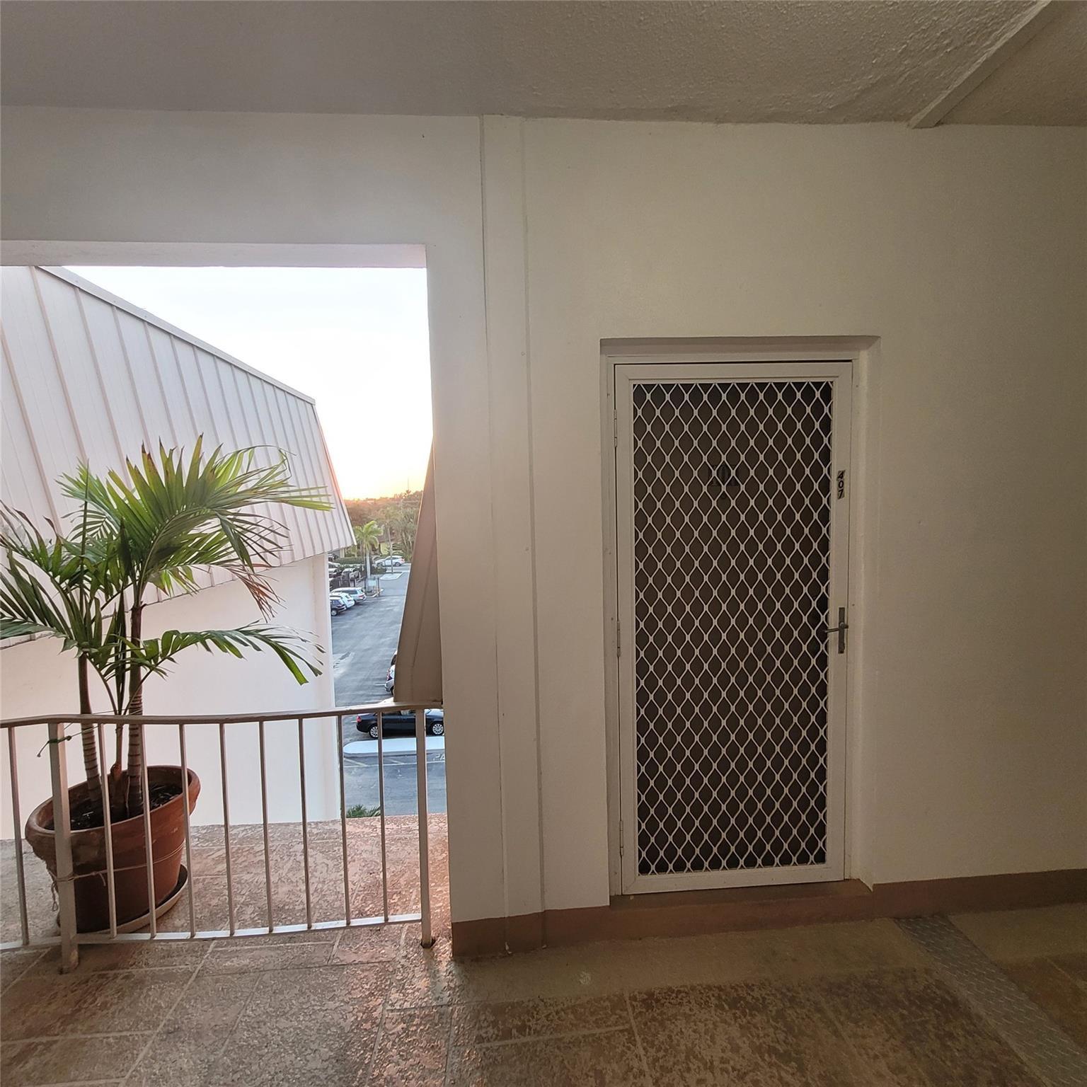 , Oakland Park - Photo 3