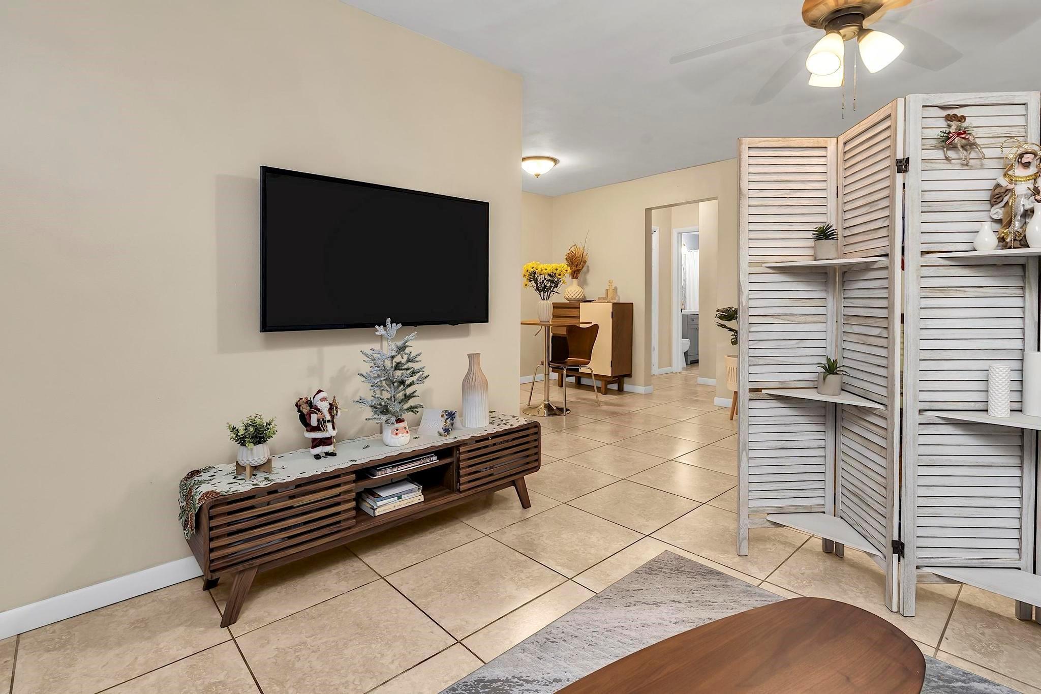 2700 NE 135th Street 31, North Miami, FL 33181, North Miami - Photo 4