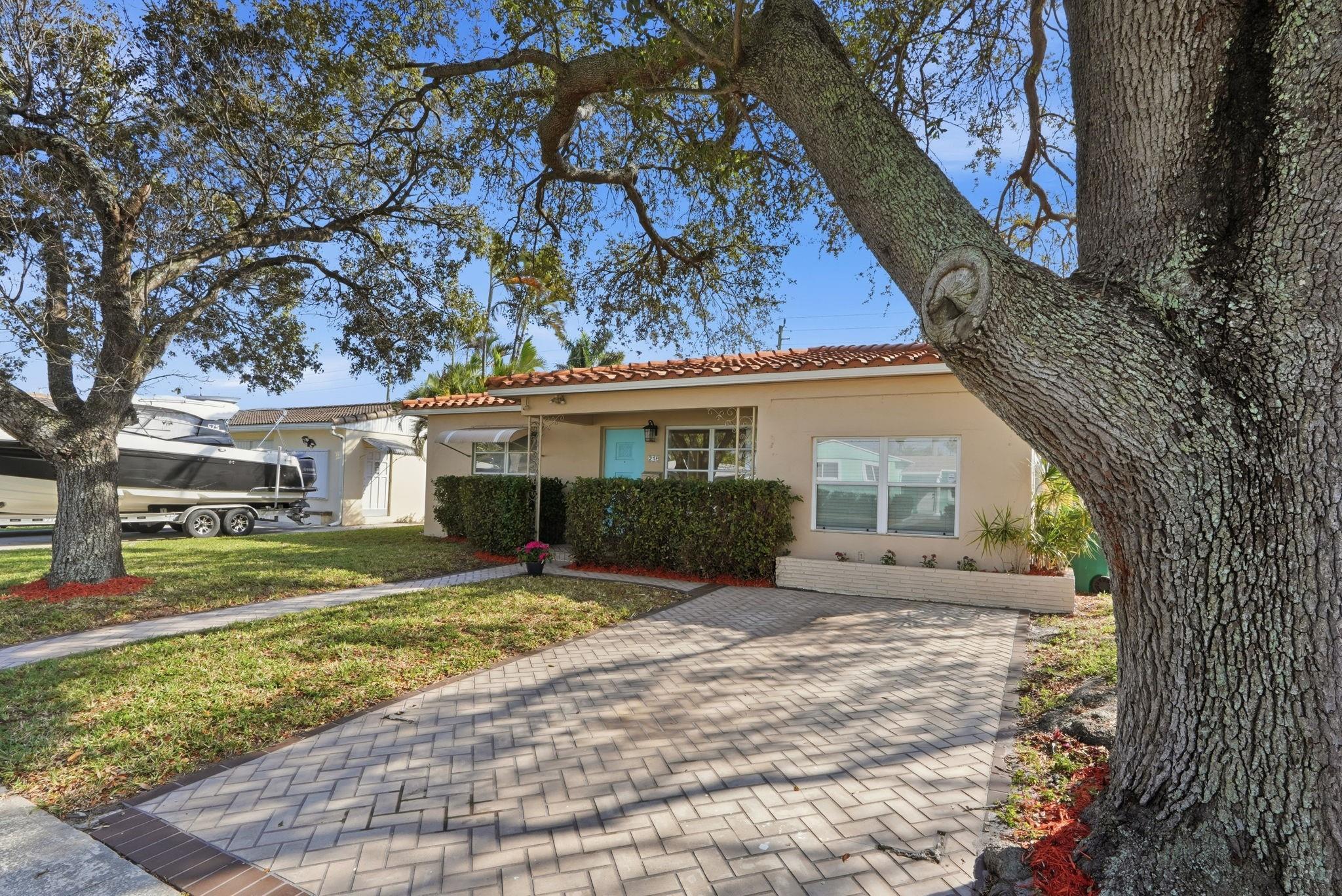 218 SE 3rd Terrace, Dania Beach, FL 33004, Dania Beach - Photo 2