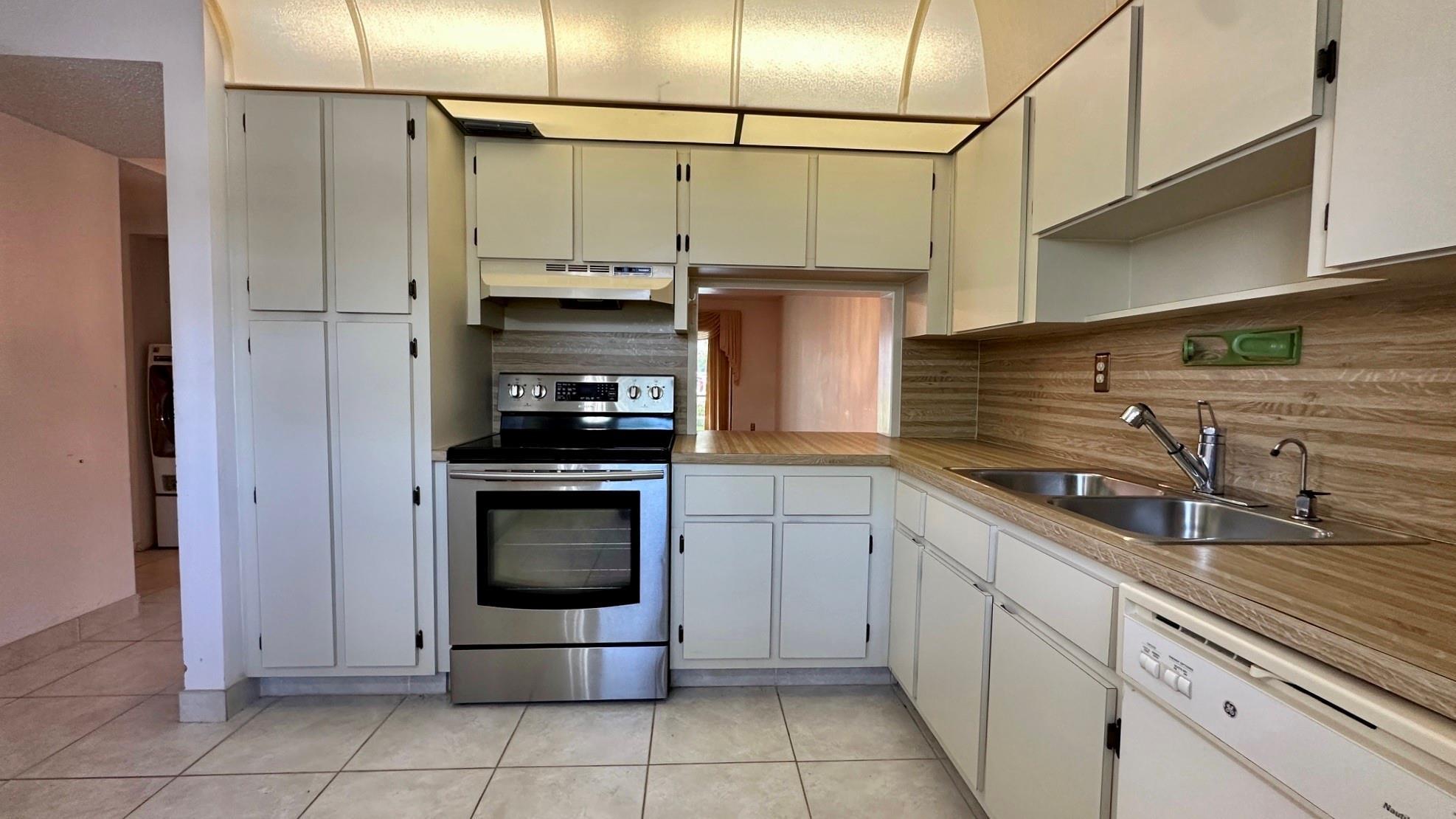 6090 N Sabal Palm Boulevard 108, Tamarac, FL 33319, Tamarac - Photo 3