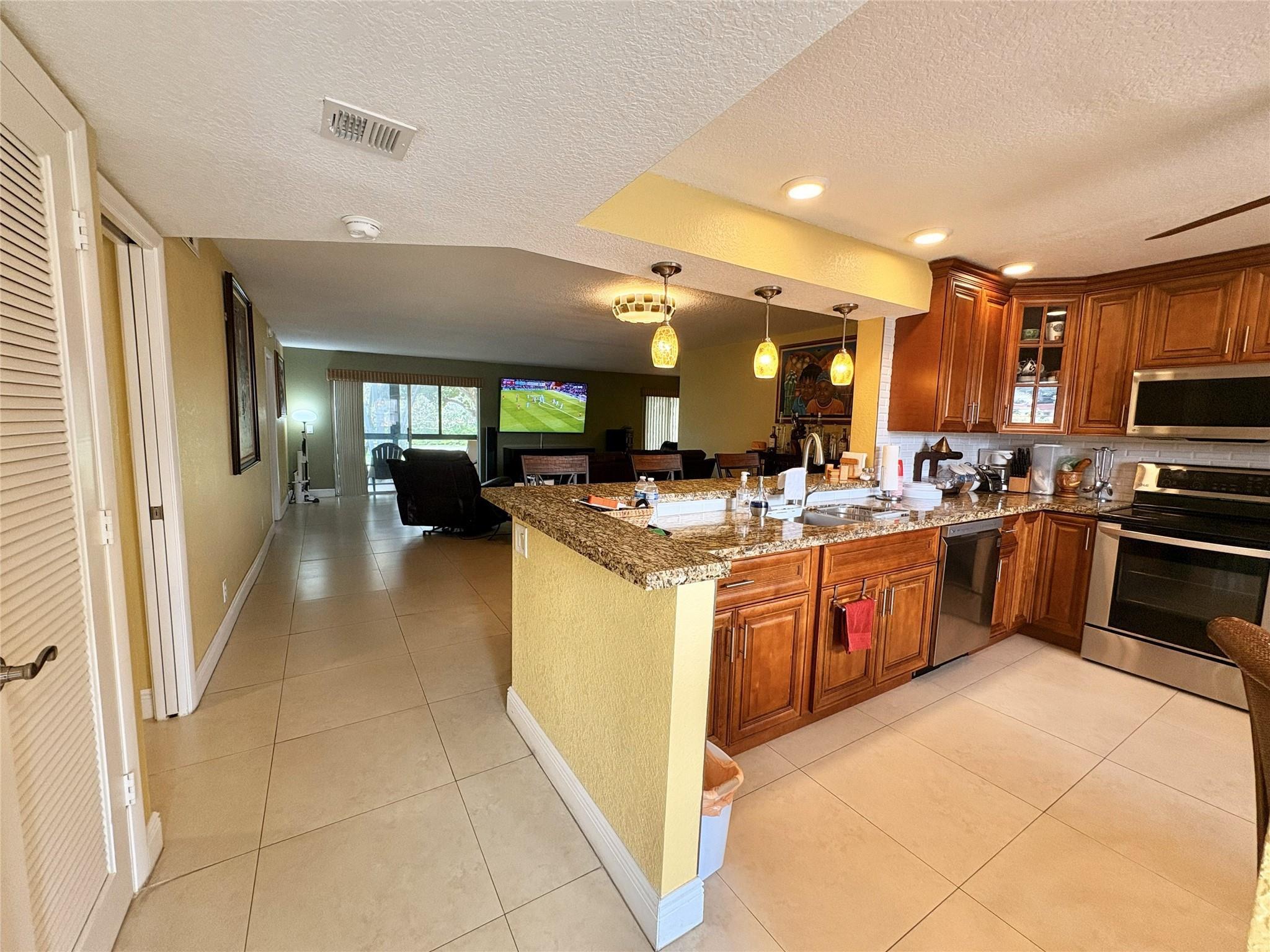 271 S Hollybrook Drive 205, Pembroke Pines, FL 33025, Pembroke Pines