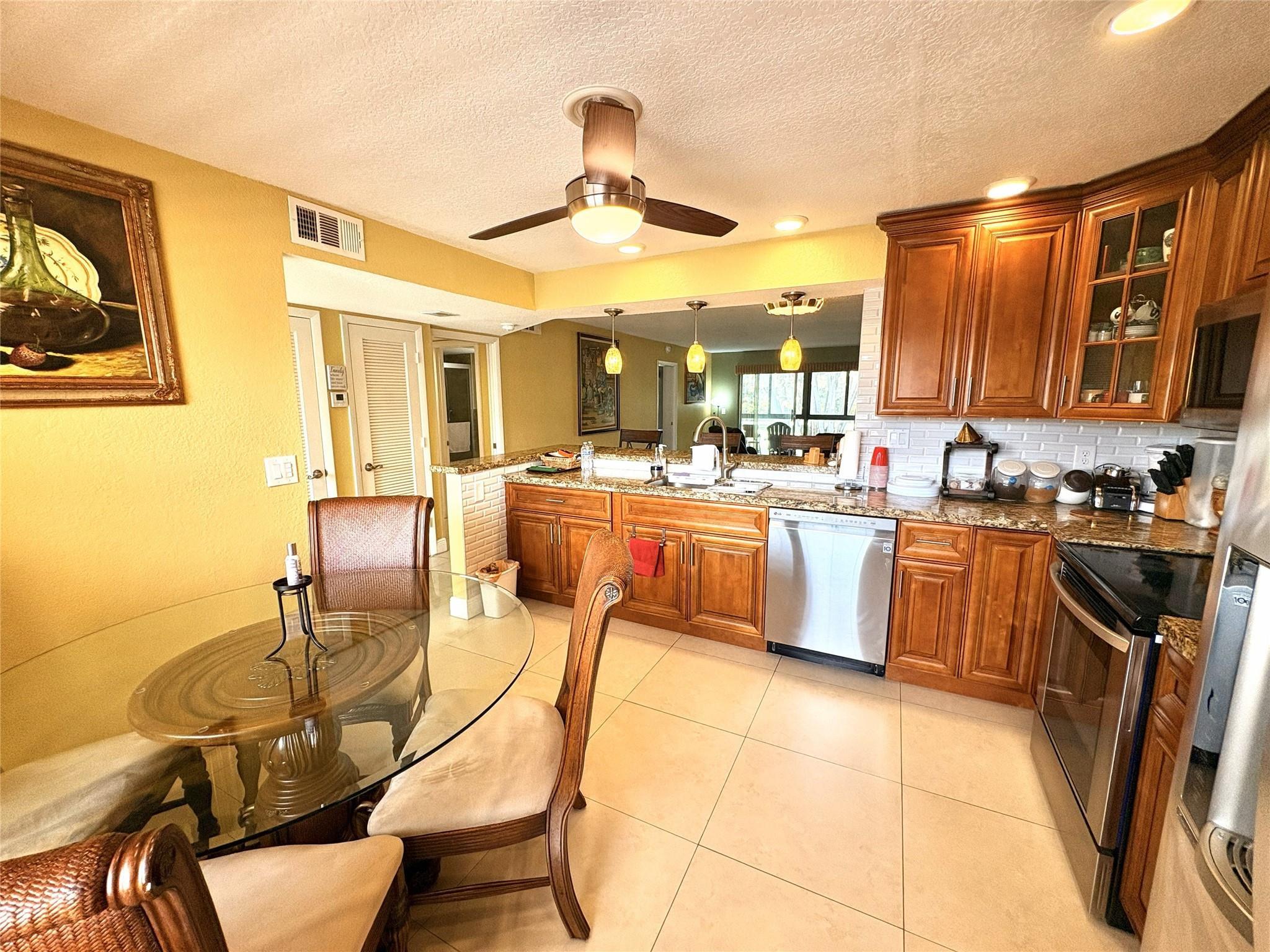 271 S Hollybrook Drive 205, Pembroke Pines, FL 33025, Pembroke Pines - Photo 3