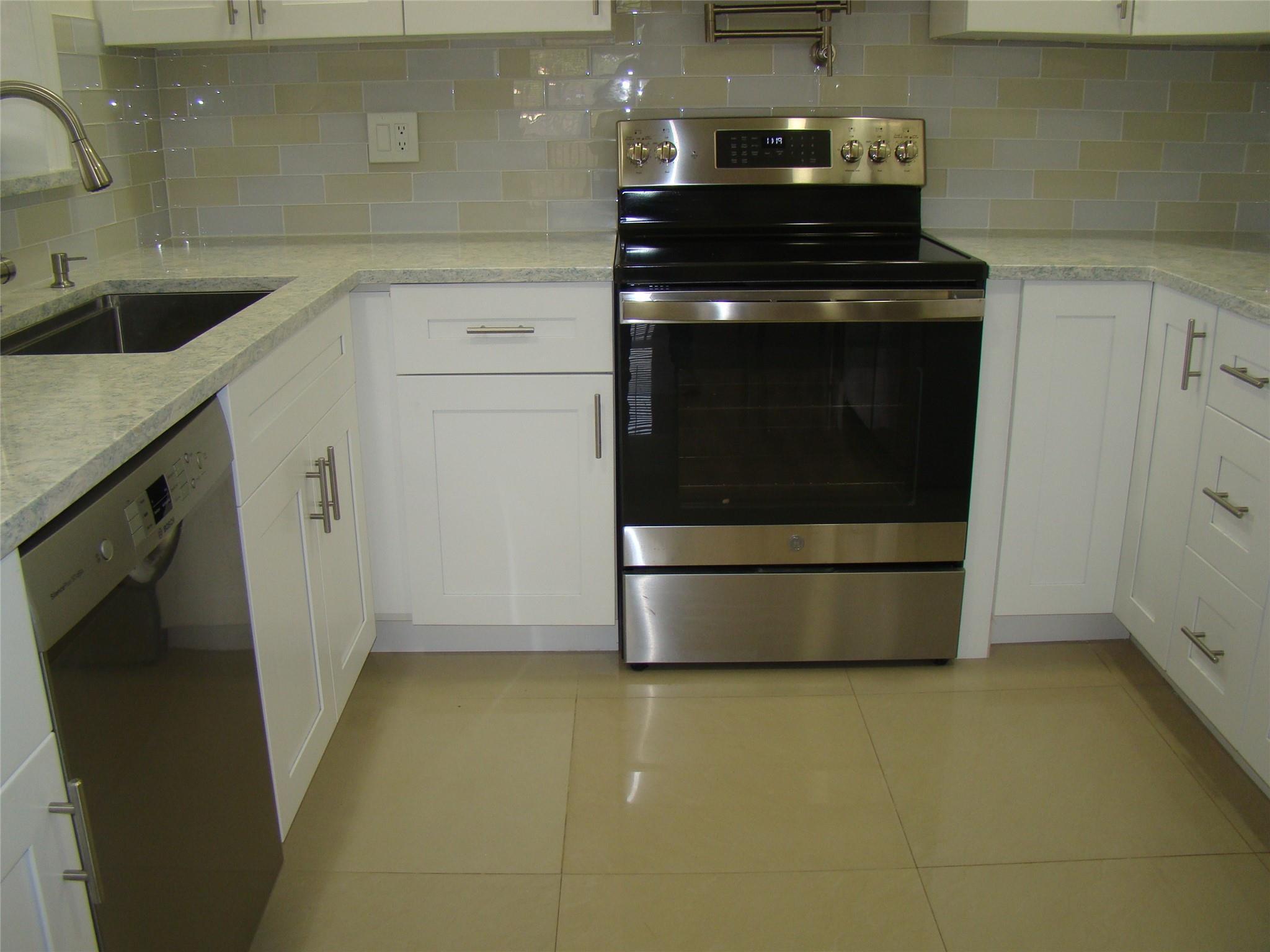 2588 N Carambola Circle, Coconut Creek, FL 33066, Coconut Creek - Photo 4