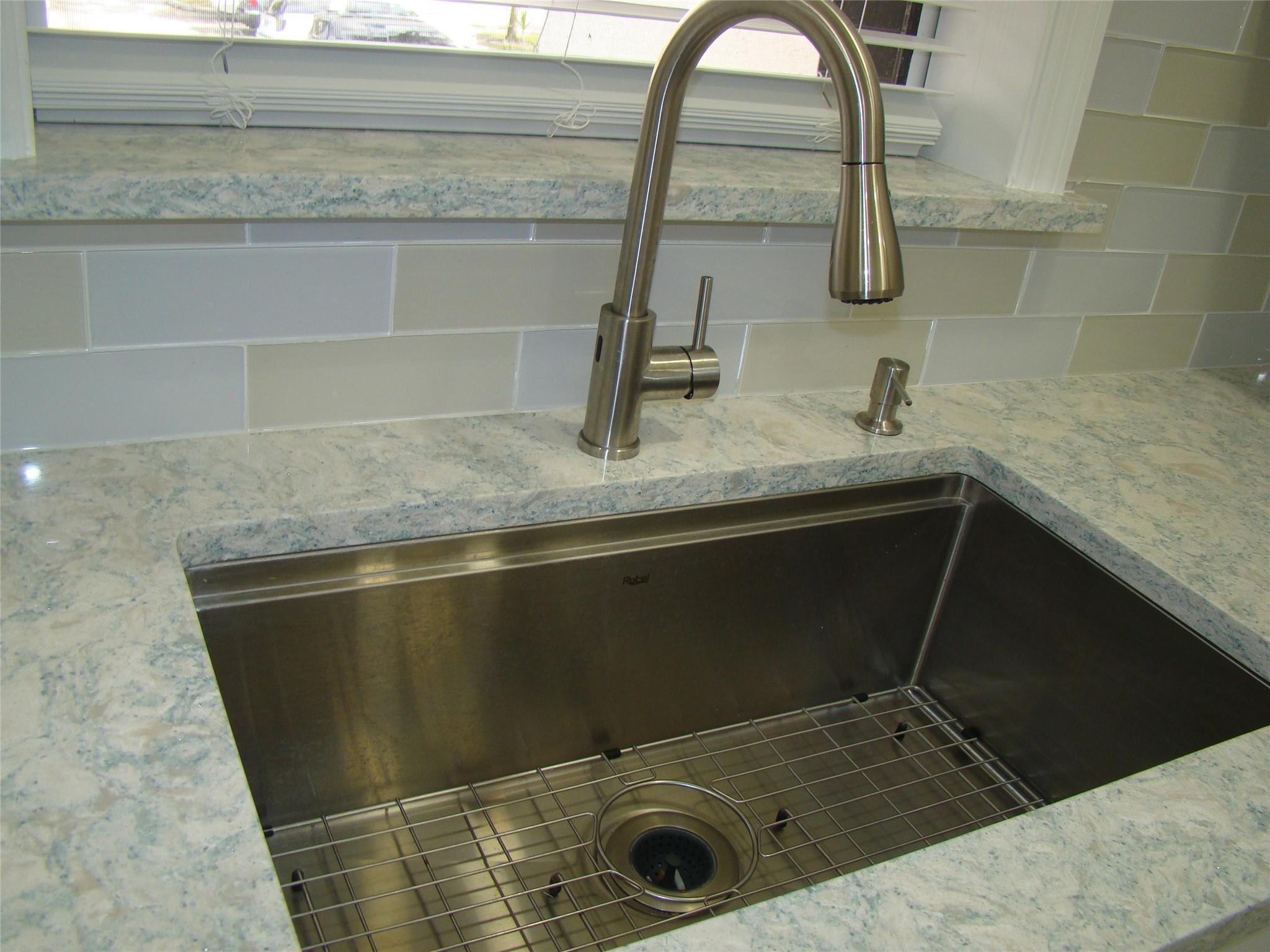 2588 N Carambola Circle, Coconut Creek, FL 33066, Coconut Creek - Photo 5